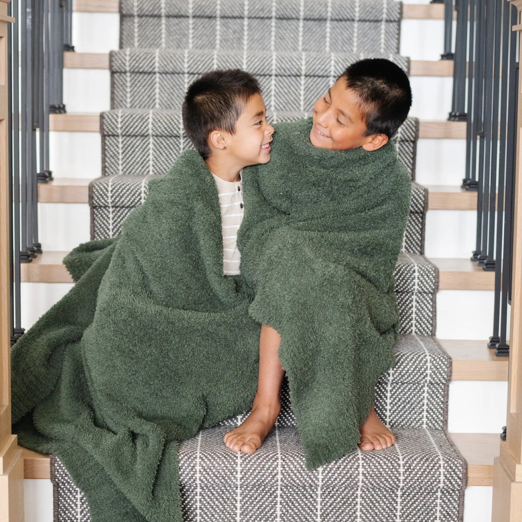 Bamboni Toddler Blankets Plush Warm Snuggle Saranoni Saranoni Everetts Place Boutique