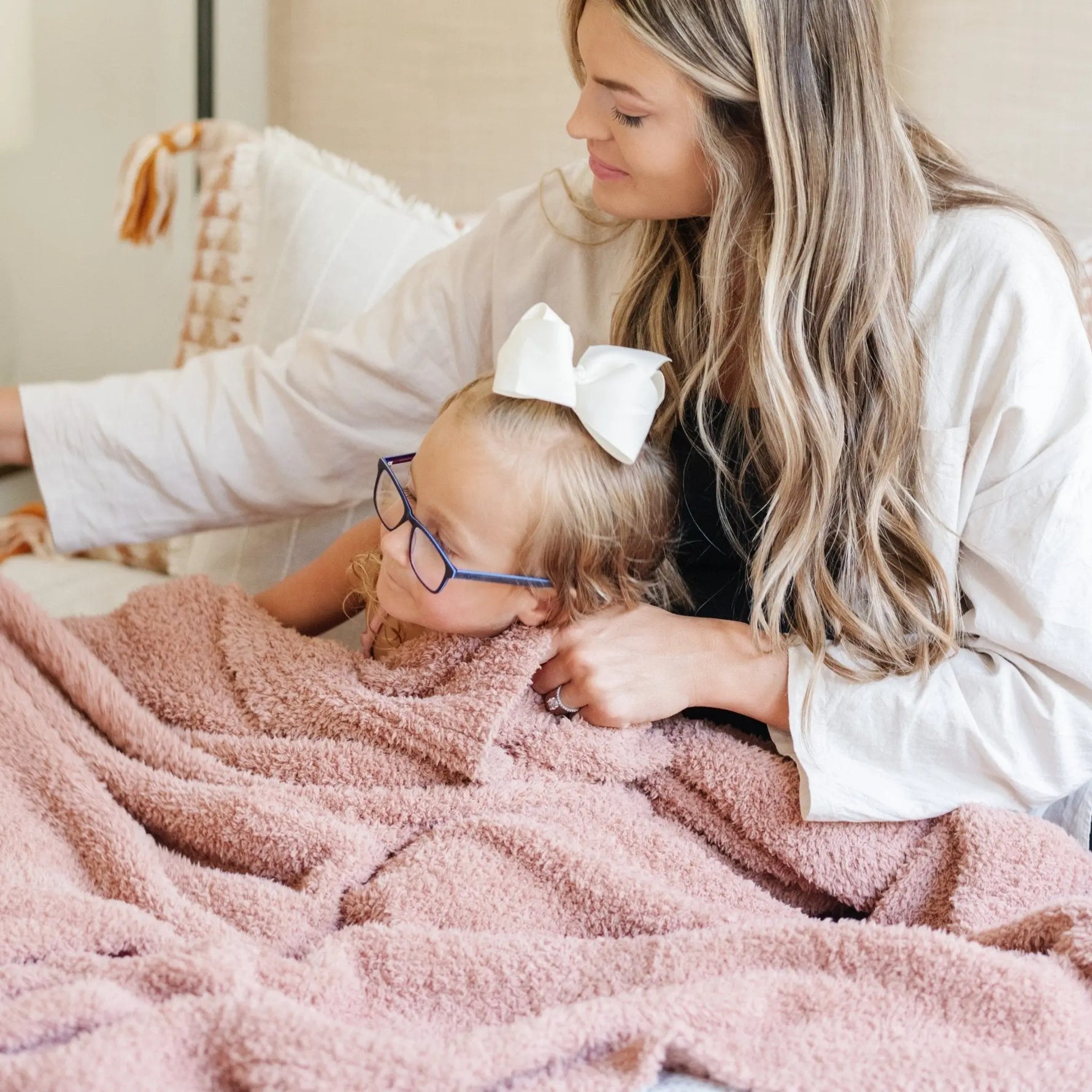 Bamboni Toddler Blankets Plush Warm Snuggle Saranoni Saranoni Everetts Place Boutique