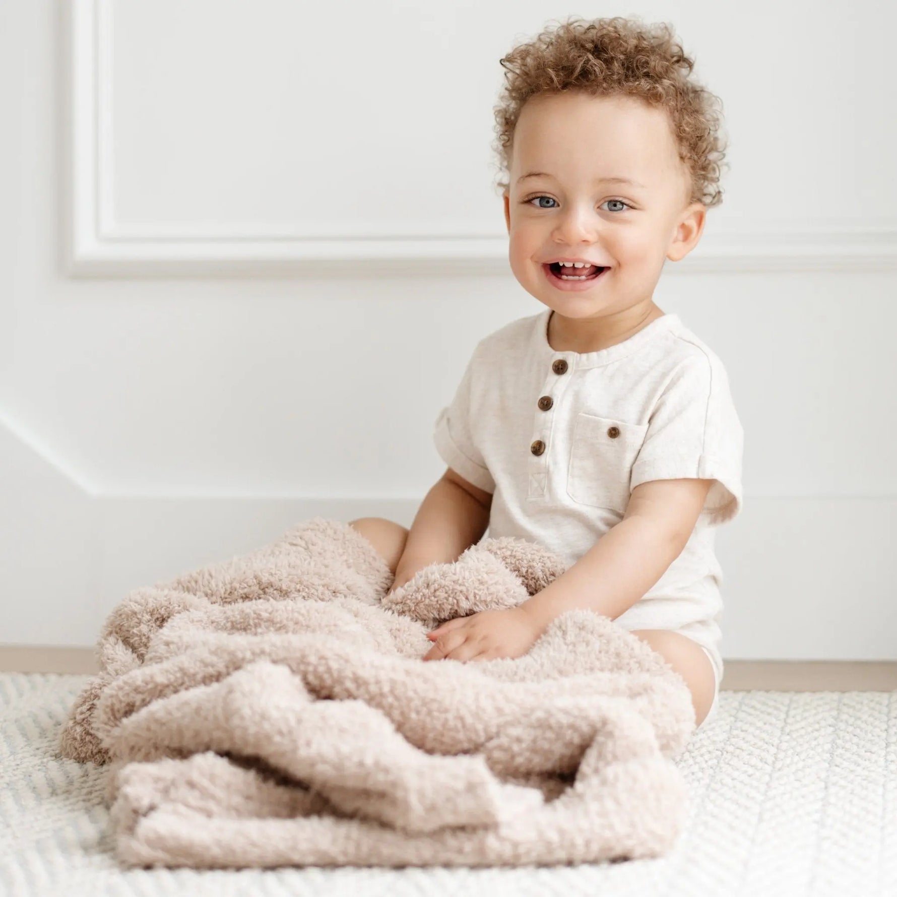Bamboni Toddler Blankets Plush Warm Snuggle Saranoni Saranoni Everetts Place Boutique 85.00