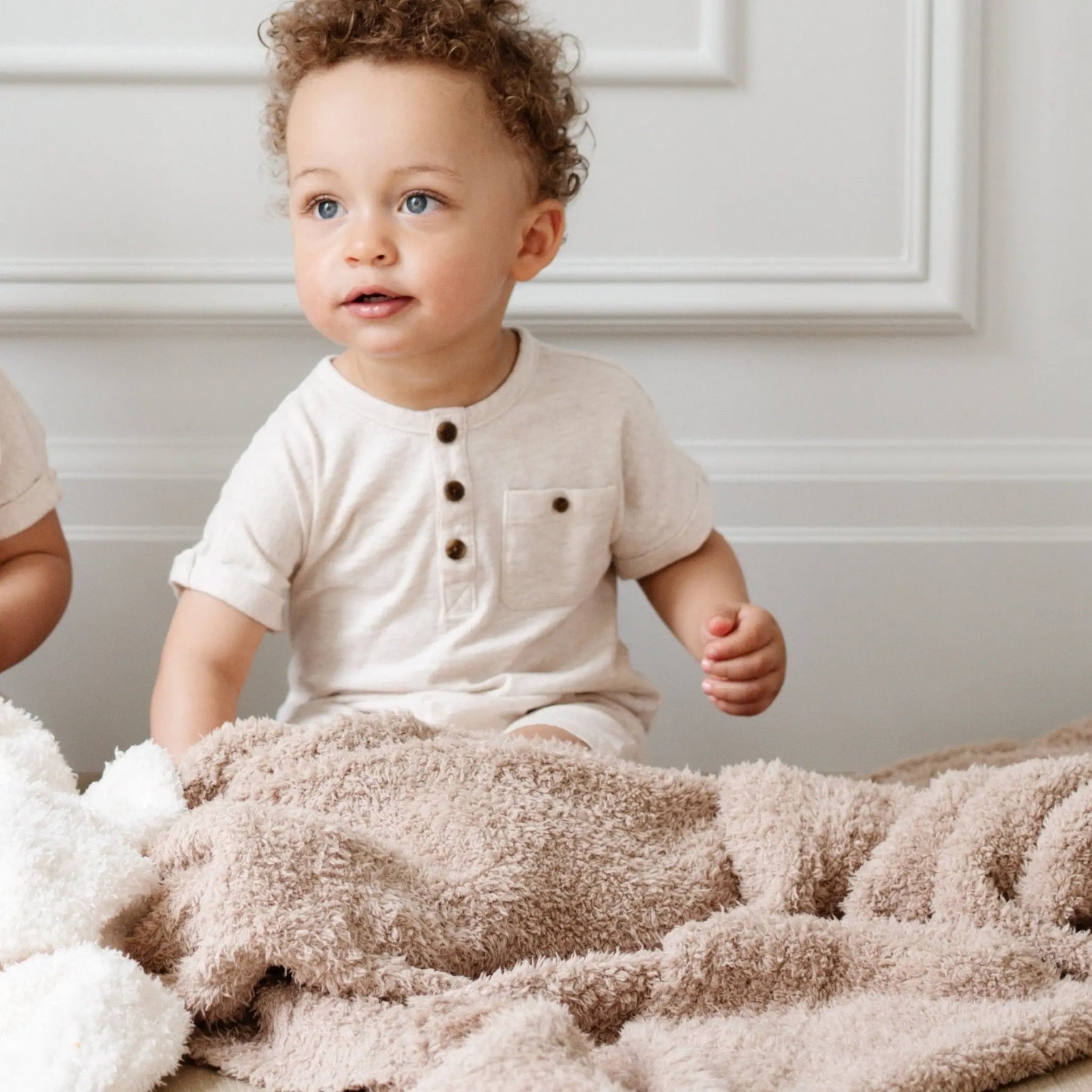 Bamboni Toddler Blankets Plush Warm Snuggle Saranoni Saranoni Everetts Place Boutique