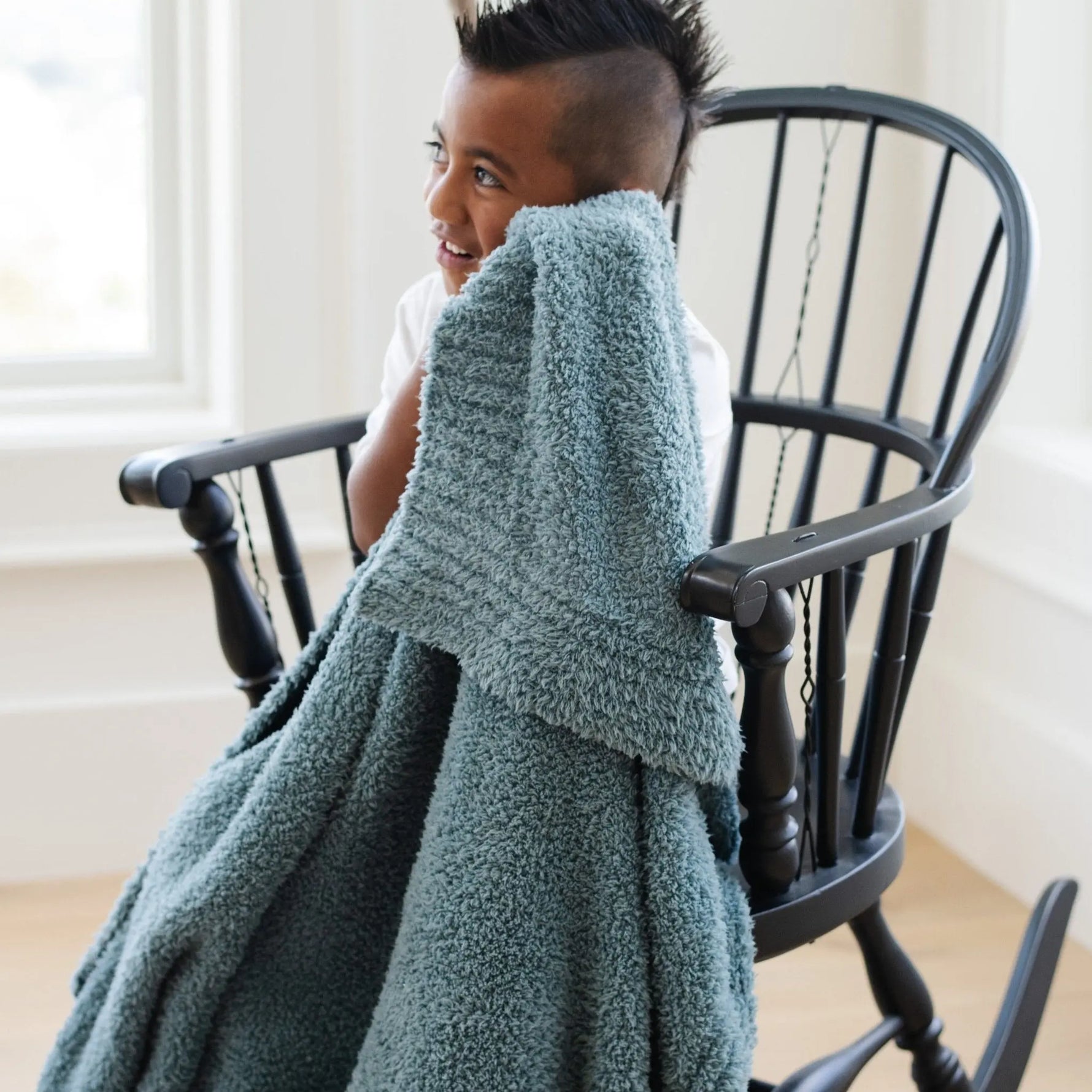 Bamboni Toddler Blankets Plush Warm Snuggle Saranoni Saranoni Everetts Place Boutique