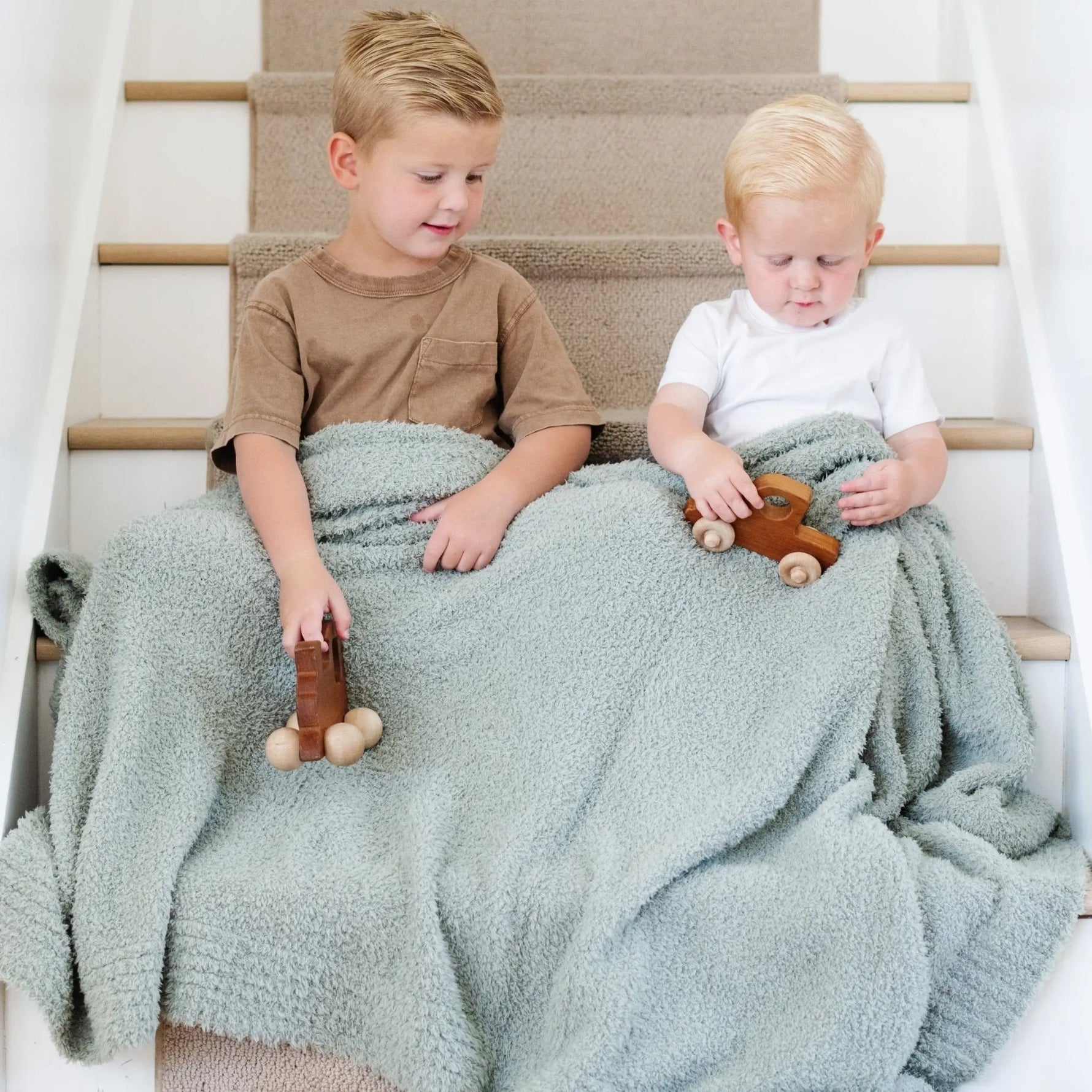 Bamboni Toddler Blankets Plush Warm Snuggle Saranoni Saranoni Everetts Place Boutique 85.00