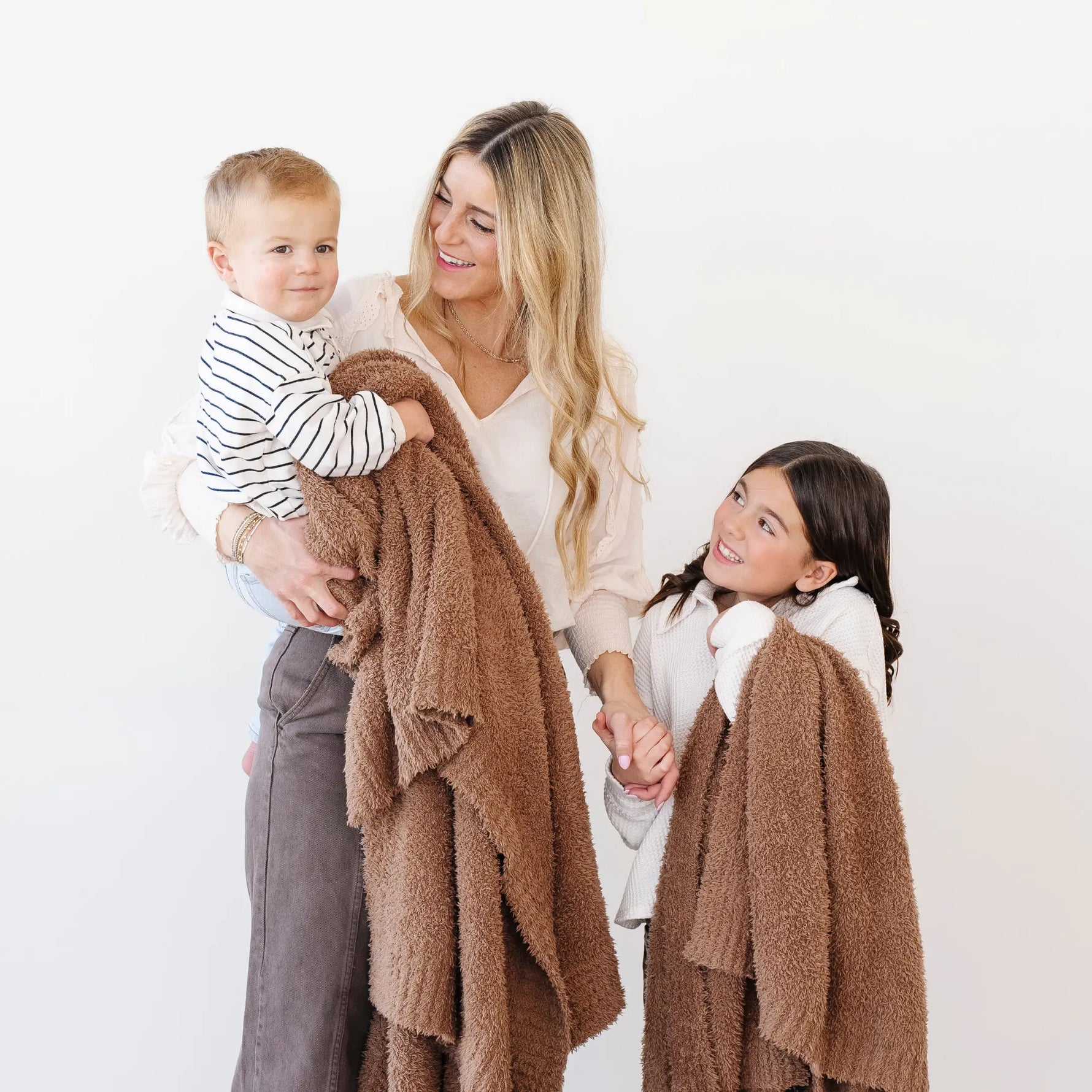 Bamboni Toddler Blankets Plush Warm Snuggle Saranoni Saranoni Everetts Place Boutique
