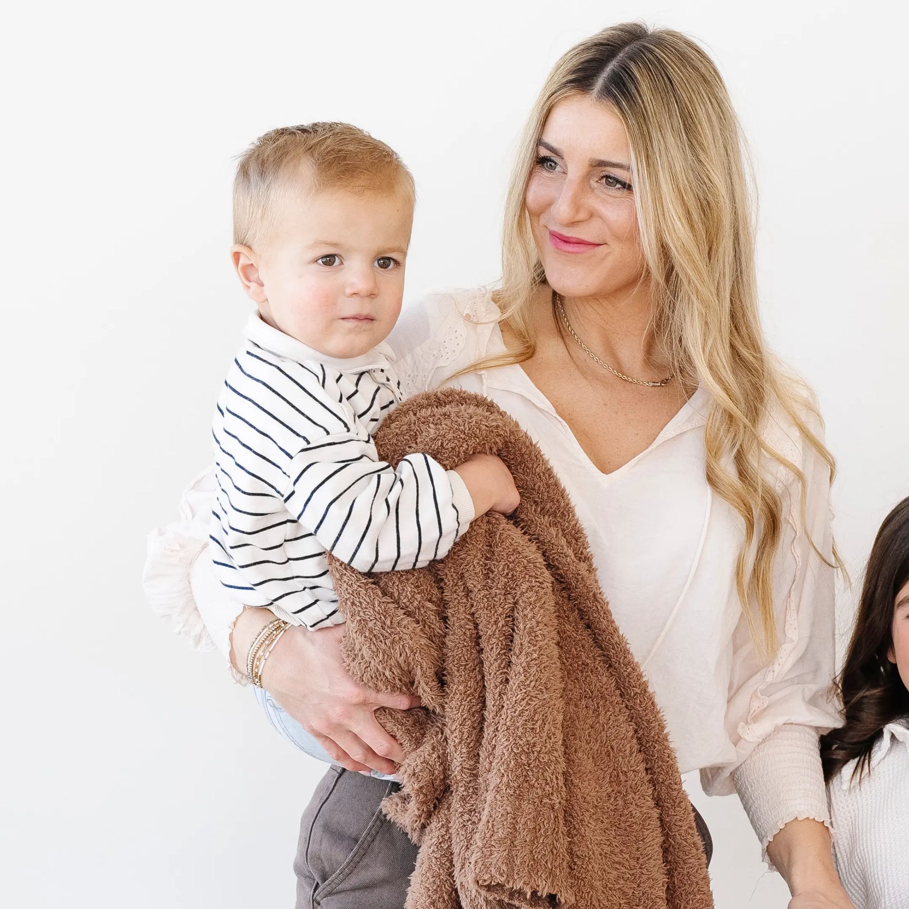 Bamboni Toddler Blankets Plush Warm Snuggle Saranoni Saranoni Everetts Place Boutique