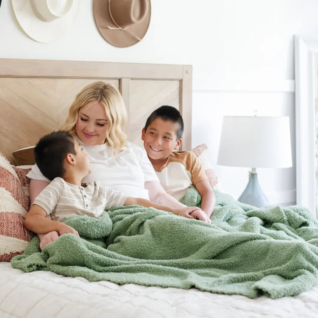 Bamboni XL Bamboo Blankets Saranoni Premium Cozy Warmth Saranoni Everetts Place Boutique