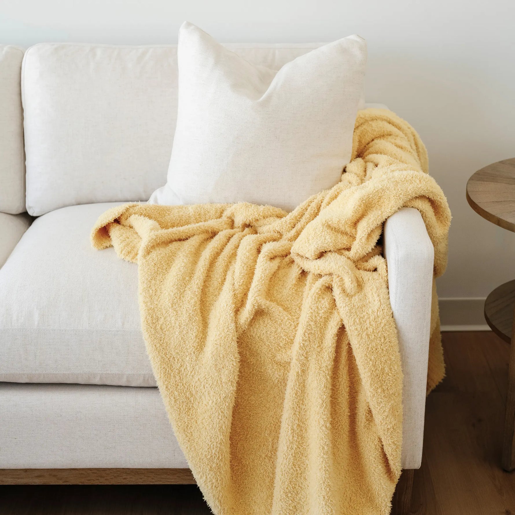 Bamboni XL Bamboo Blankets Saranoni Premium Cozy Warmth Saranoni Everetts Place Boutique