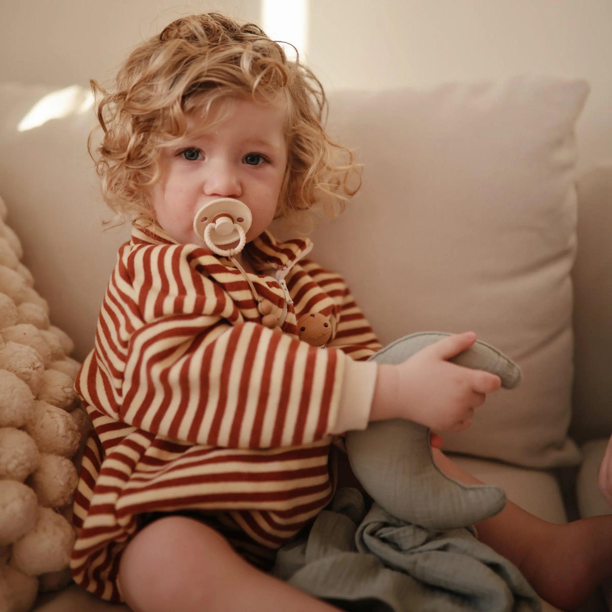 Frigg Rope Silicone Pacifier 2 Pack with SilkySoft Nipple and Click Lock System Mushie