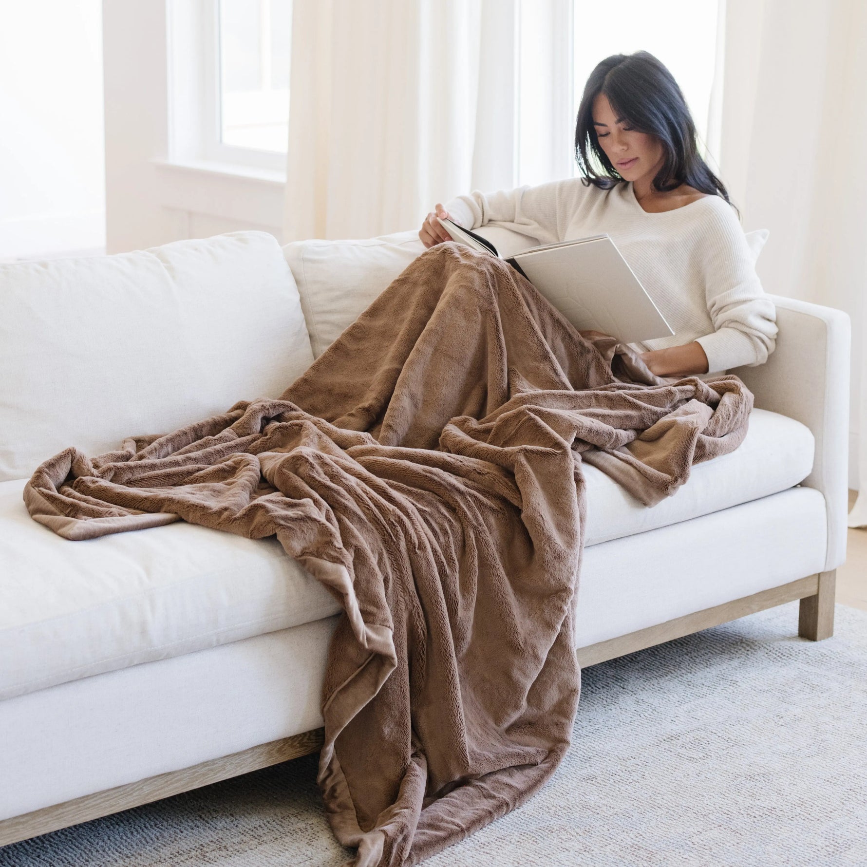 Buttery Soft Lush XL Blanket For All Ages Cozy Warmth Saranoni Everetts Place Boutique
