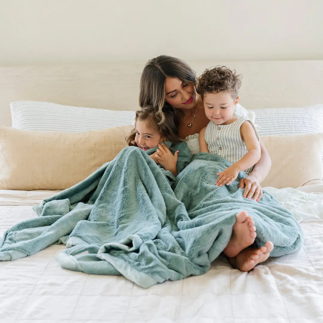 Buttery Soft Lush XL Blanket For All Ages Cozy Warmth Saranoni Everetts Place Boutique