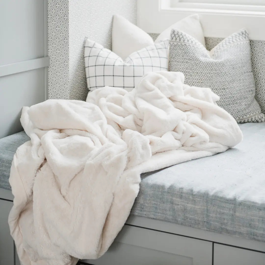 Buttery Soft Lush XL Blanket For All Ages Cozy Warmth Saranoni Everetts Place Boutique