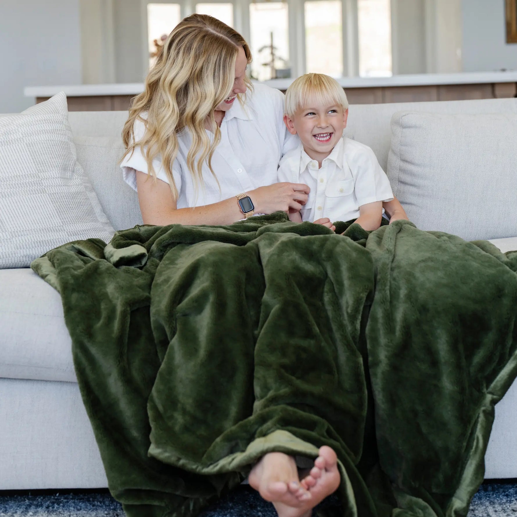 Buttery Soft Lush XL Blanket For All Ages Cozy Warmth Saranoni Everetts Place Boutique