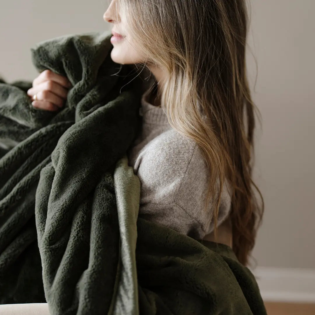 Buttery Soft Lush XL Blanket For All Ages Cozy Warmth Saranoni Everetts Place Boutique