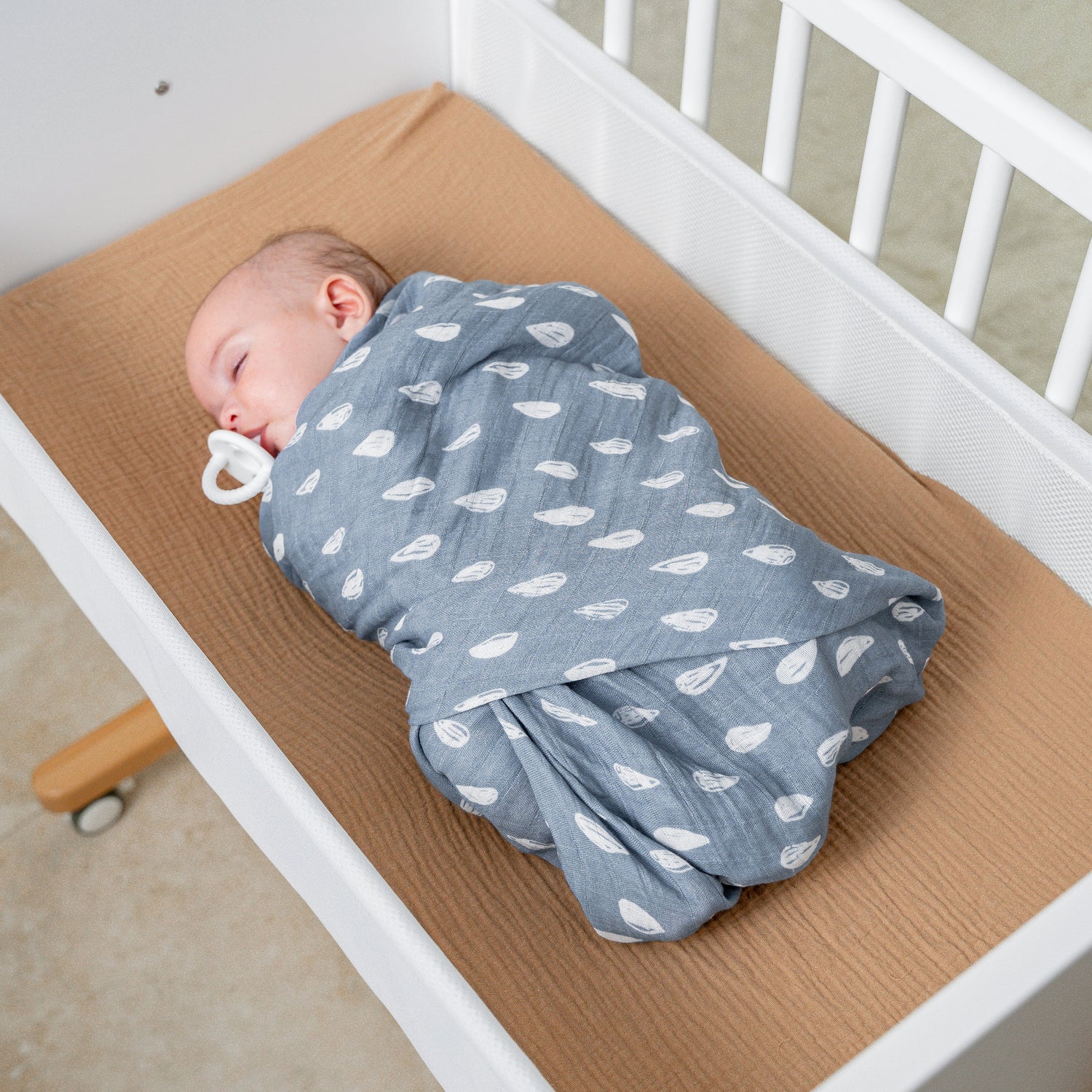 Comfy Cubs Muslin Swaddle Blanket Blue Raindrops 1 Pack Comfy Cubs Everetts Place: Online Boutique