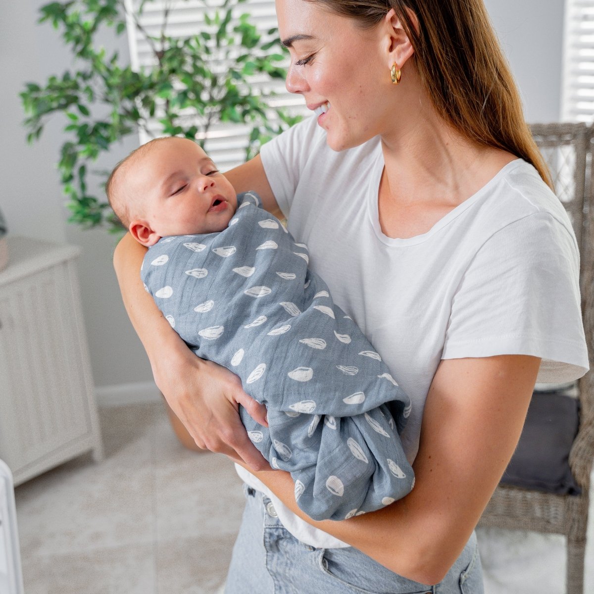 Comfy Cubs Comfy Cubs Muslin Swaddle Blanket Blue Raindrops 1 Pack - Everetts Place Boutique - 