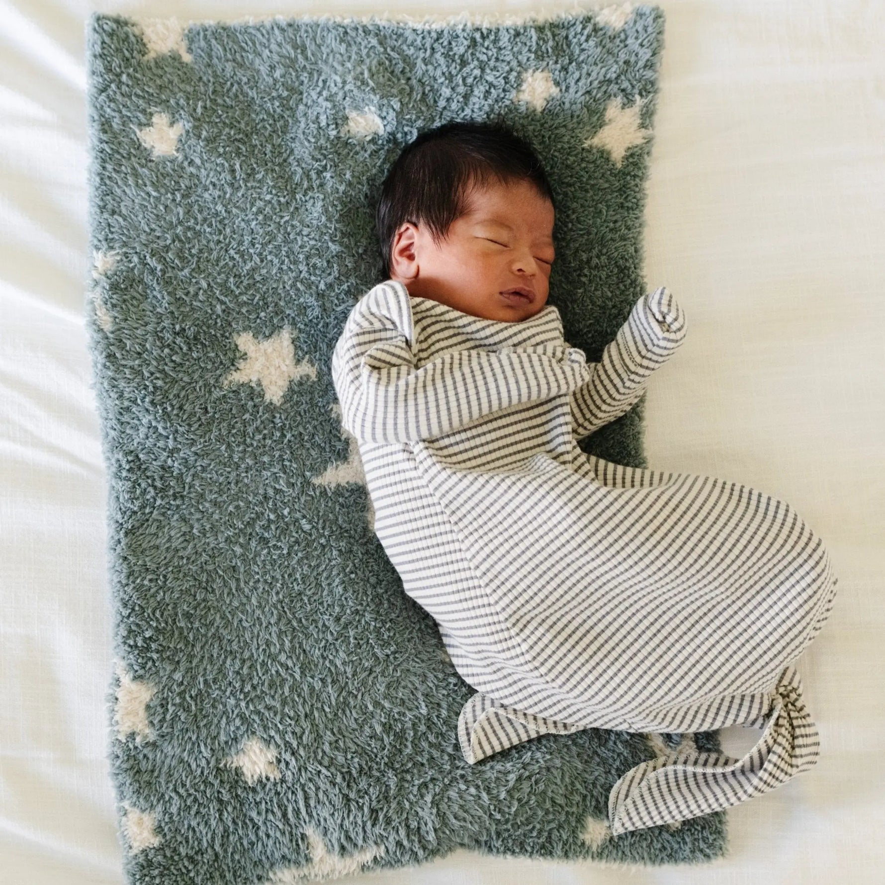 Double Layer Bamboni Mini Blankets Made From Bamboo Rayon Saranoni Everetts Place Boutique