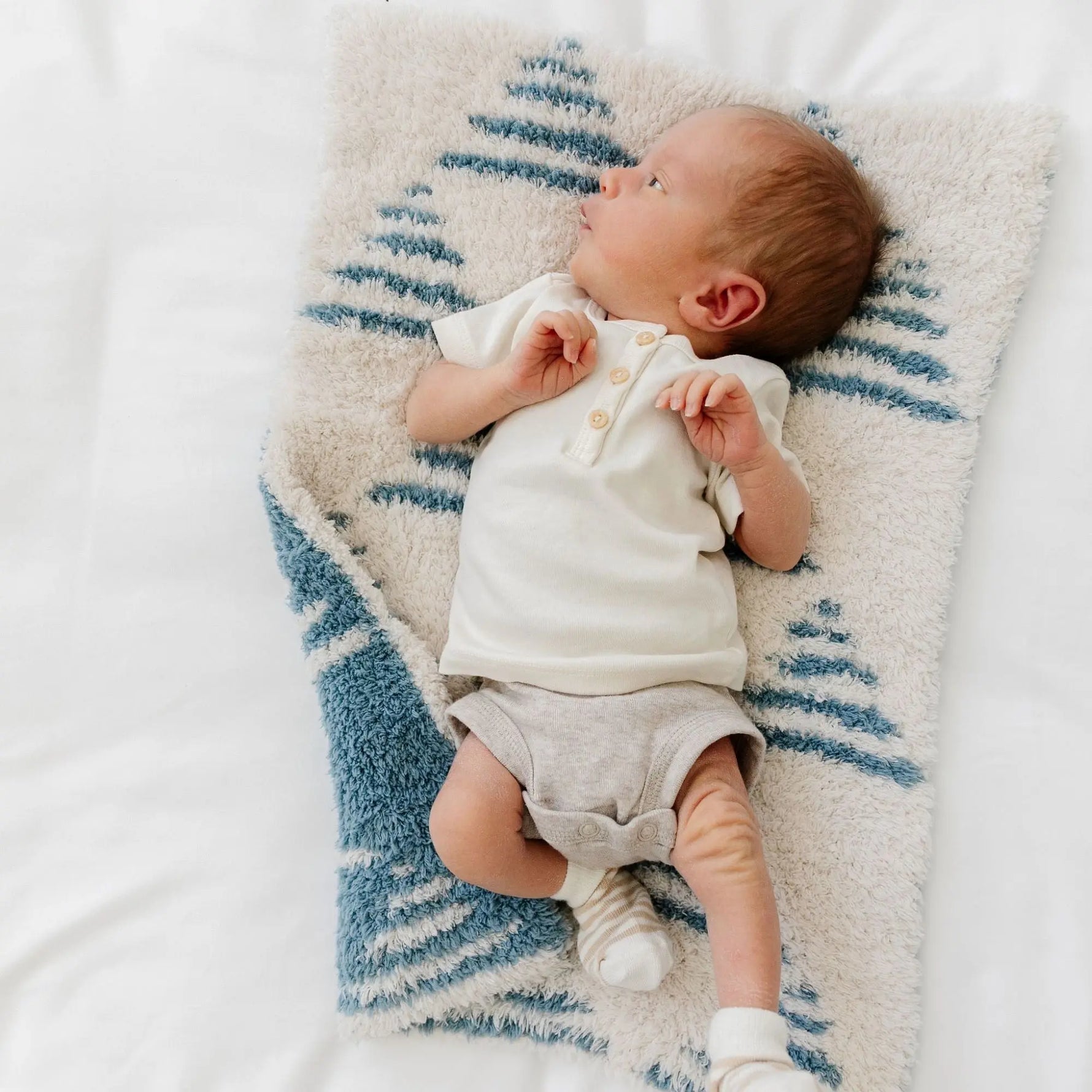 Double Layer Bamboni Mini Blankets Made From Bamboo Rayon Saranoni Everetts Place Boutique 32.00