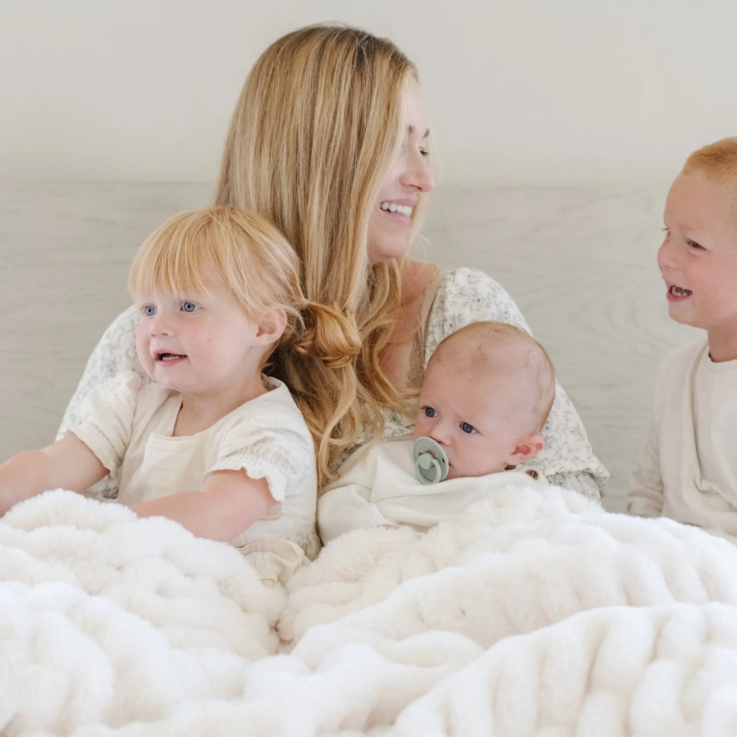 Double Ruched Luxurious Faux Fur Throw Blanket Saranoni Saranoni Everetts Place Boutique