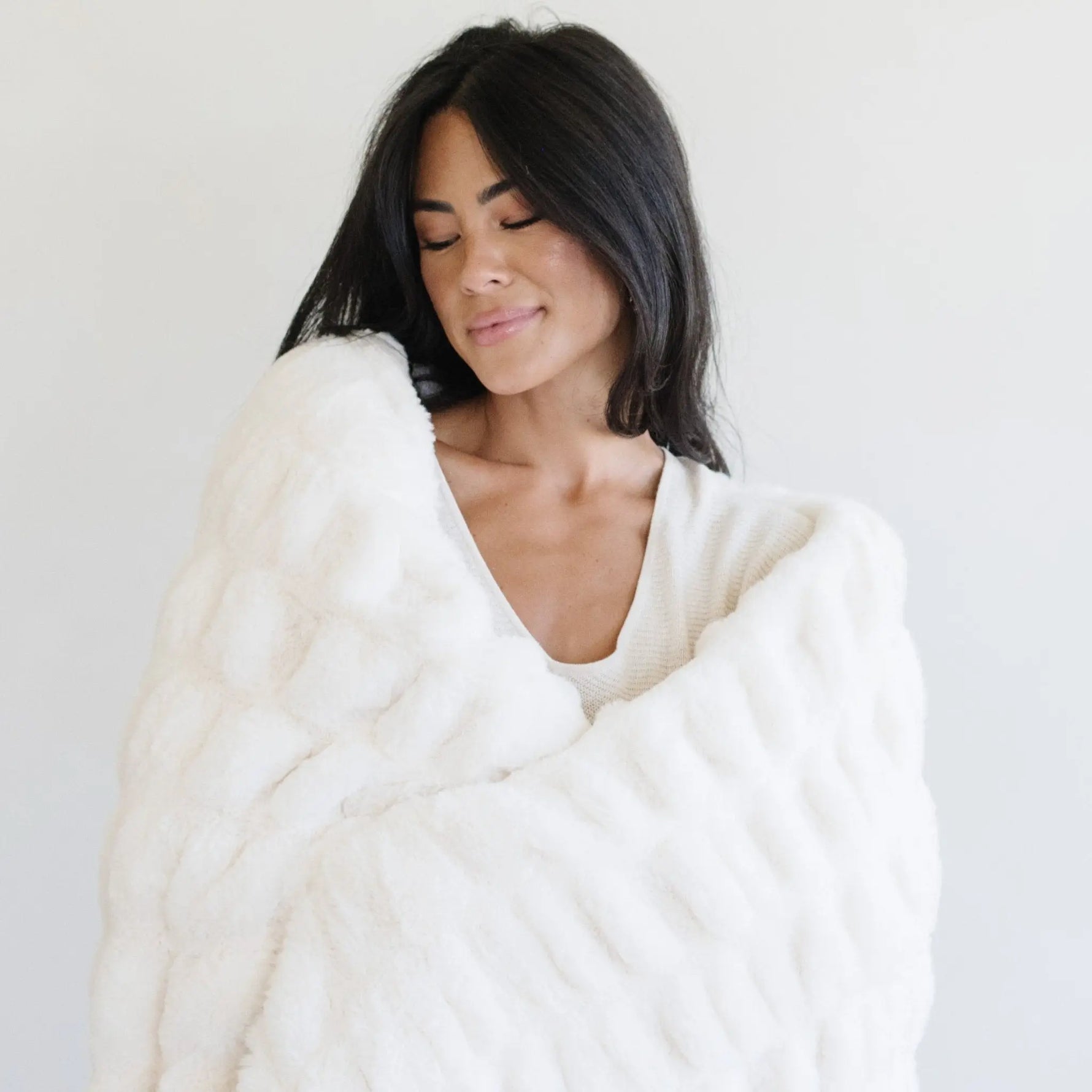 Double Ruched Luxurious Faux Fur Throw Blanket Saranoni Saranoni Everetts Place Boutique