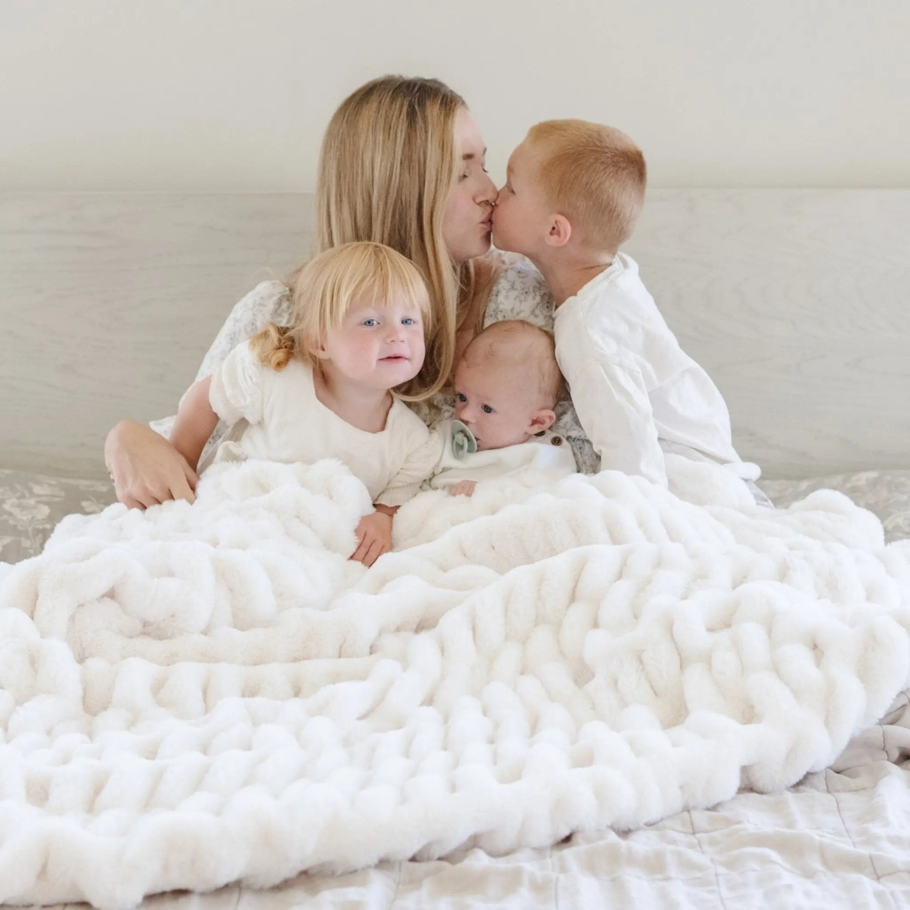 Double Ruched Luxurious Faux Fur Throw Blanket Saranoni Saranoni Everetts Place Boutique