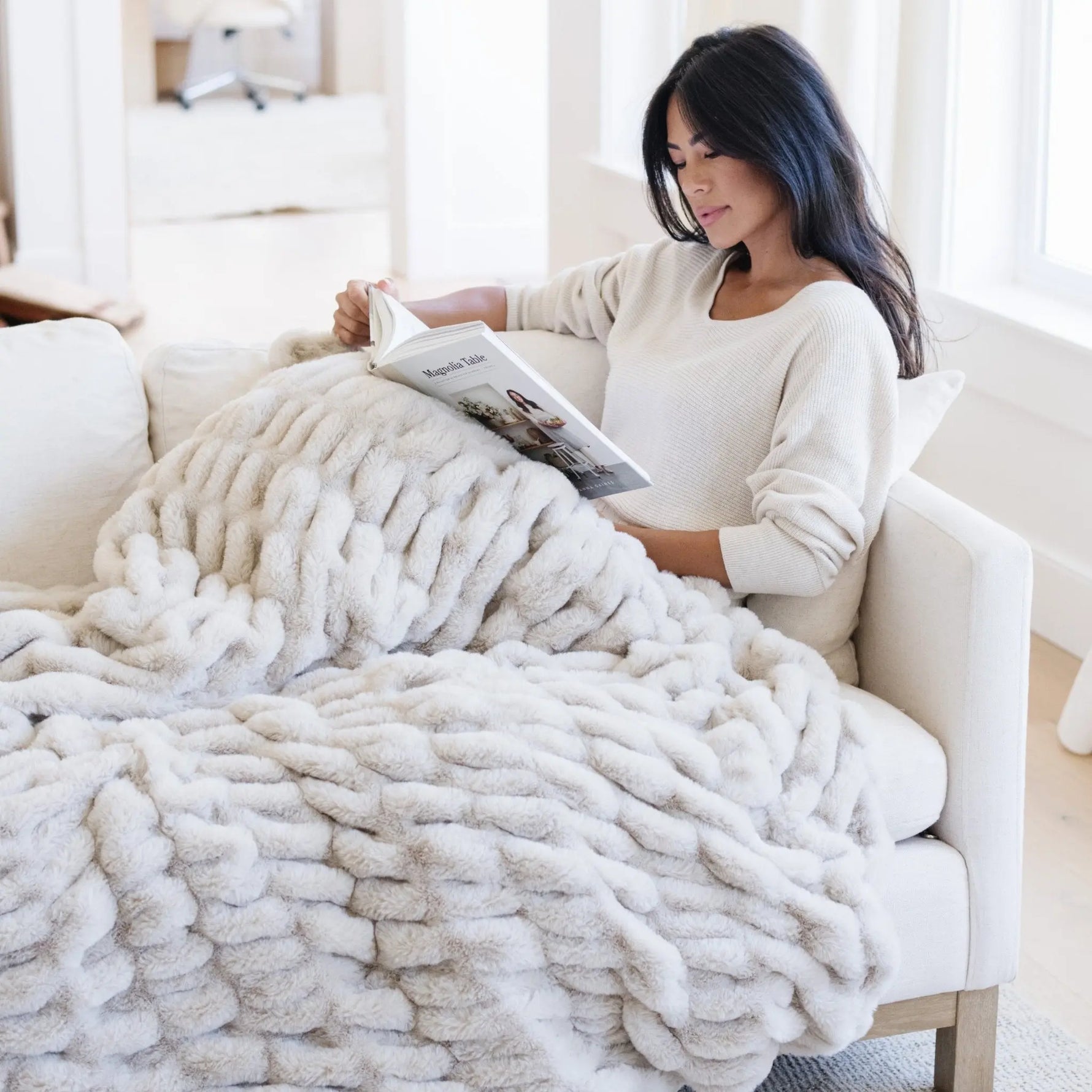 Double Ruched Luxurious Faux Fur Throw Blanket Saranoni Saranoni Everetts Place Boutique