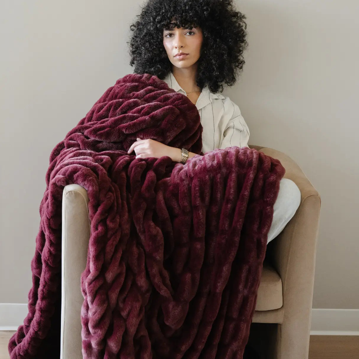 Double Ruched Luxurious Faux Fur Throw Blanket Saranoni Saranoni Everetts Place Boutique