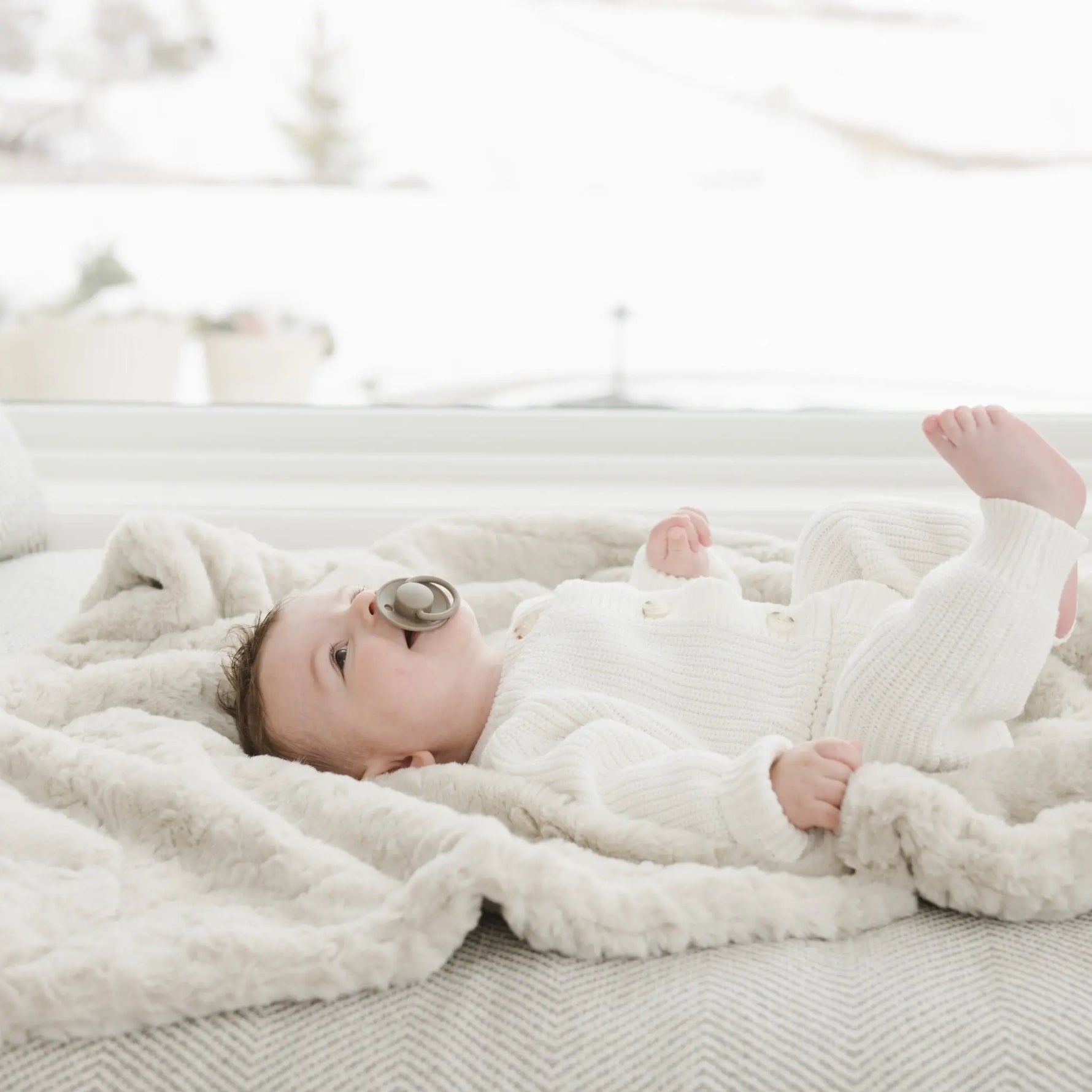 Dream Receiving Blanket by Saranoni Soft Plush Baby Blanket Saranoni Everetts Place Boutique 55.00