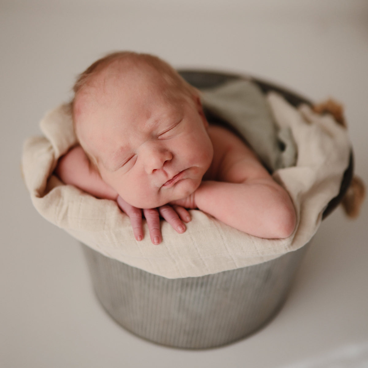 Mushie organic cotton muslin cloths 3-pack, soft and breathable.