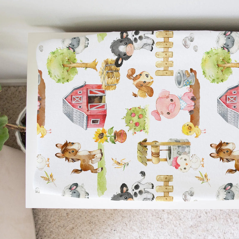 Changing pad cover with farm animals design, stretchy and soft fabric.