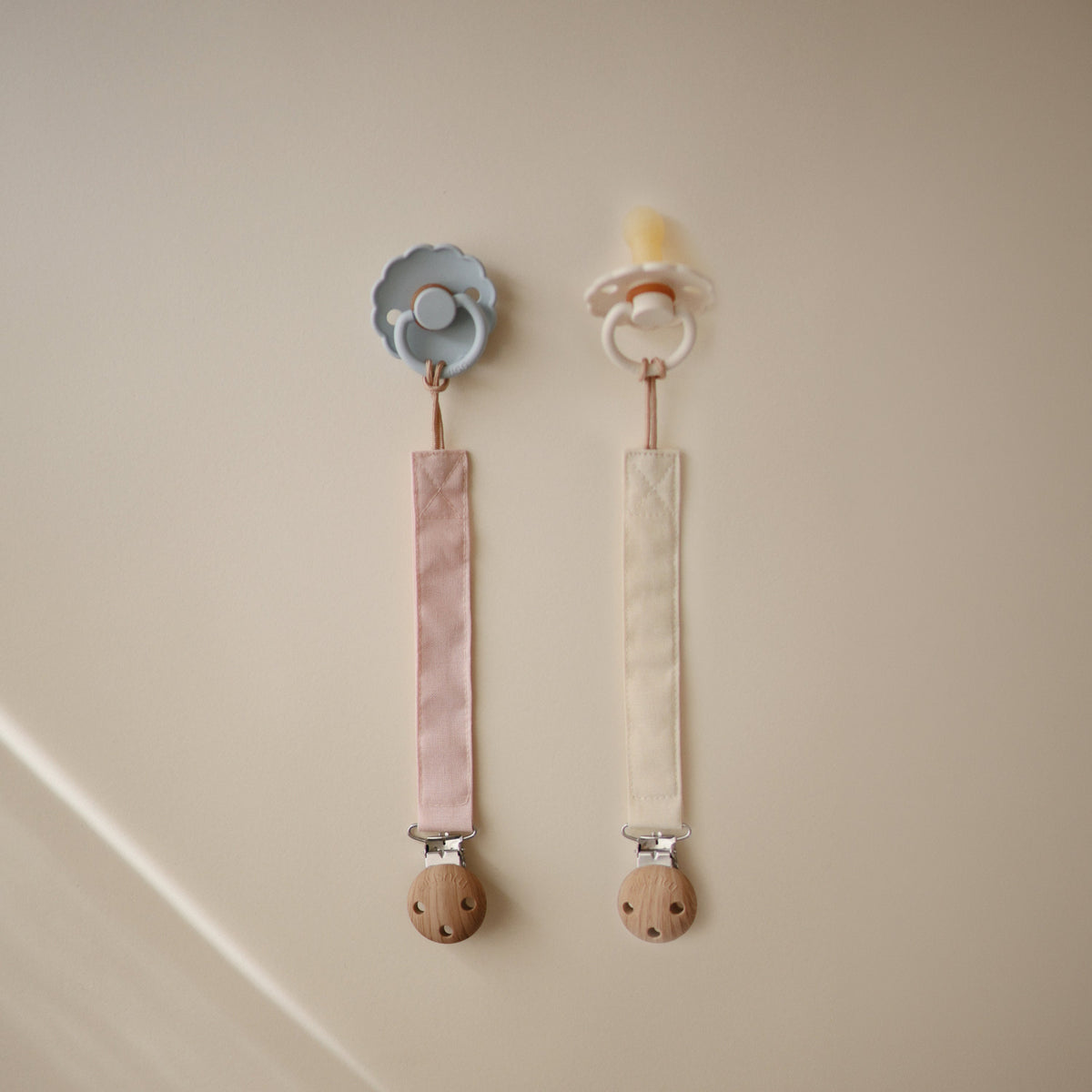Linen Pacifier Clip, 2-Pack by Mushie