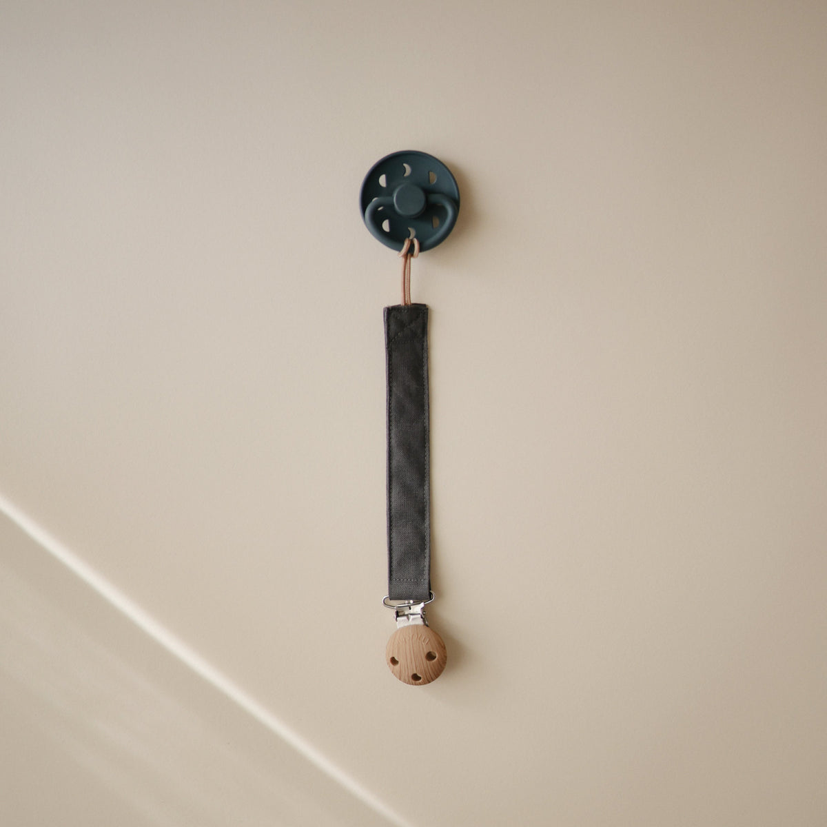 Linen Pacifier Clip, 2-Pack by Mushie