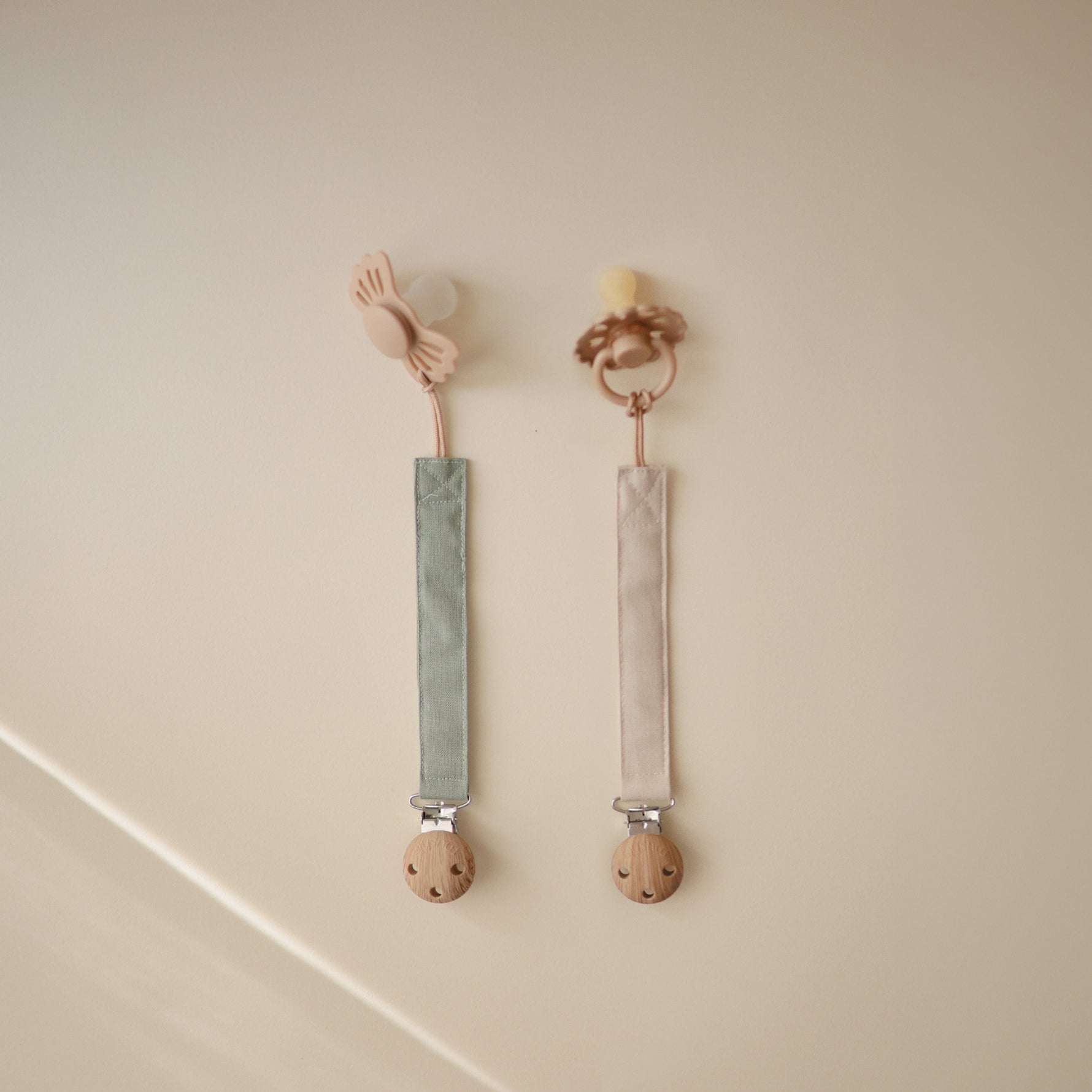 Linen Pacifier Clip, 2-Pack by Mushie