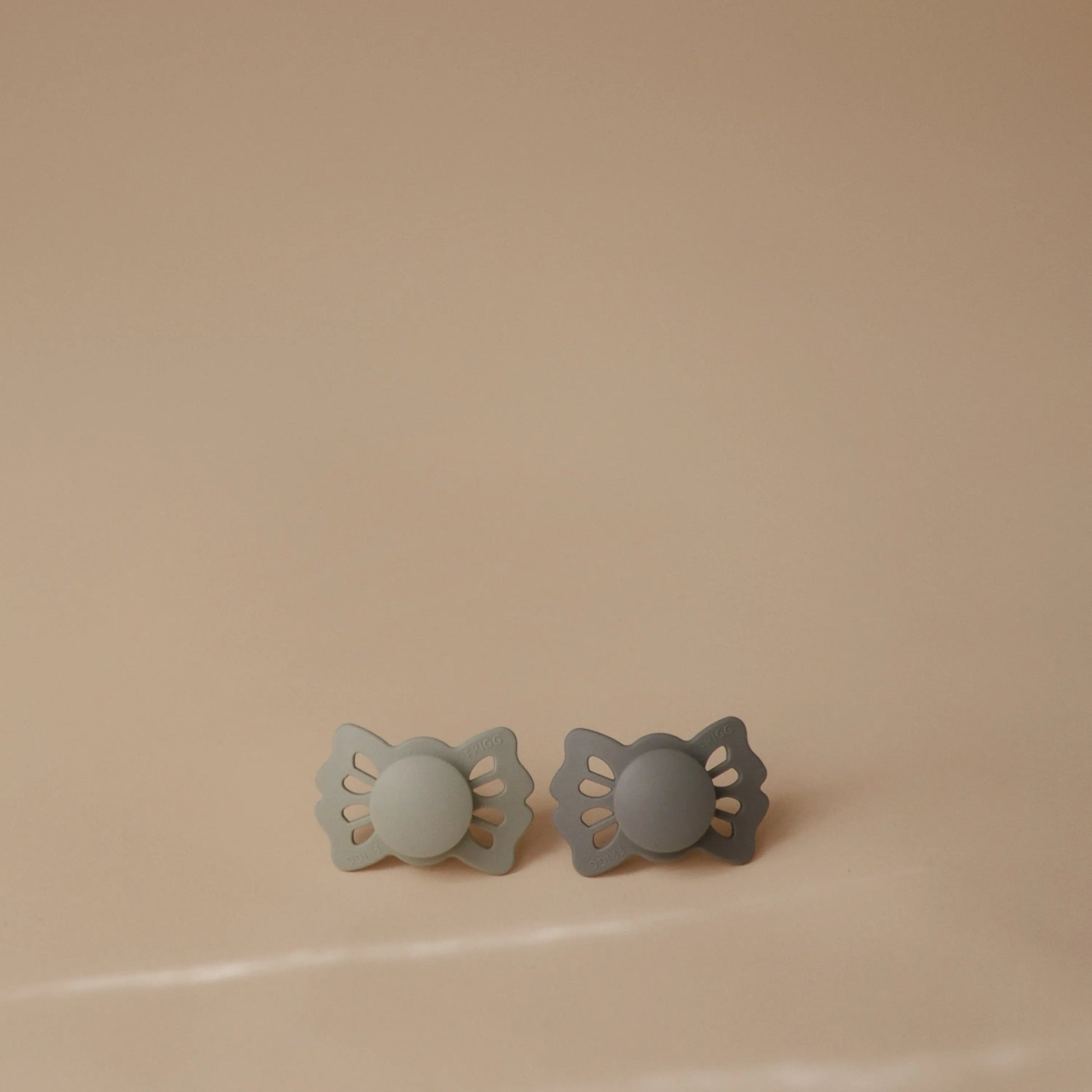 Frigg Lucky Symmetrical Silicone Pacifier 2 Pack 0 to 6 Months Mushie Everetts Place: Online Boutique