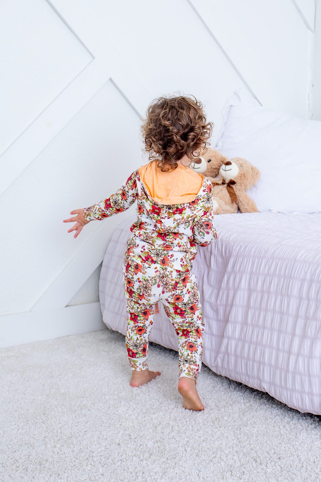 Relaxed-fit baby joggers in a soft Honeyblossom print with an elastic drawstring waist