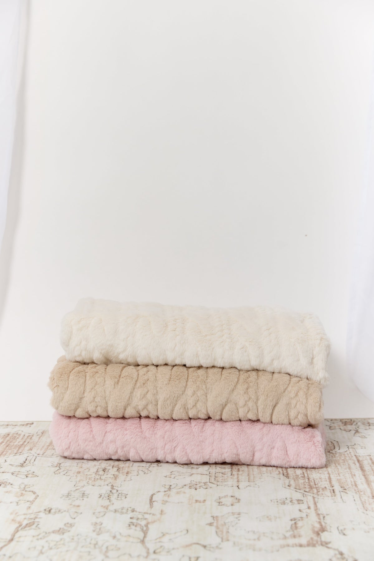 Atelier Cable Fur Blanket - Pink by KIPP™ Collection