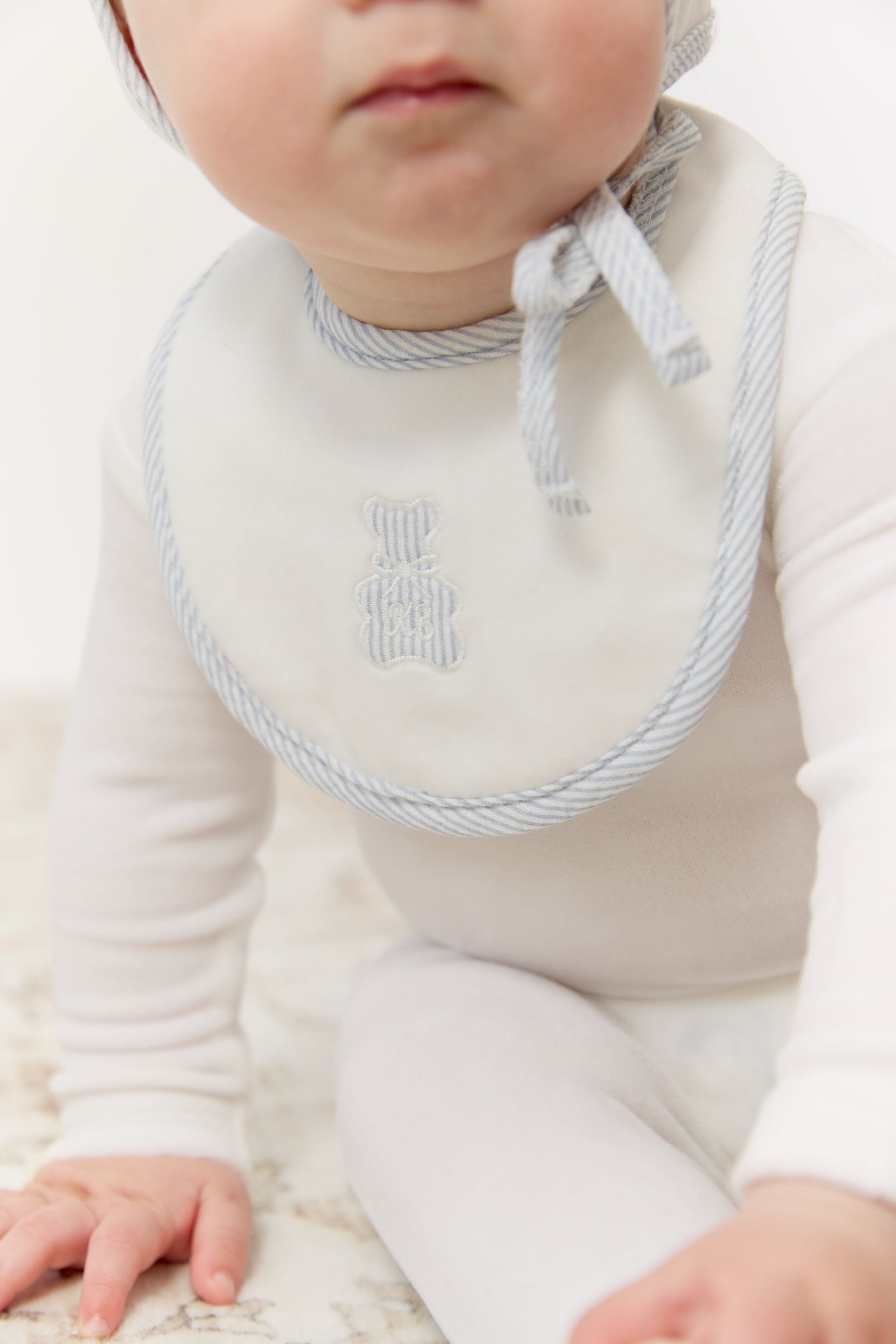 Petit Ours Bib - White Blue by KIPP™ Collection