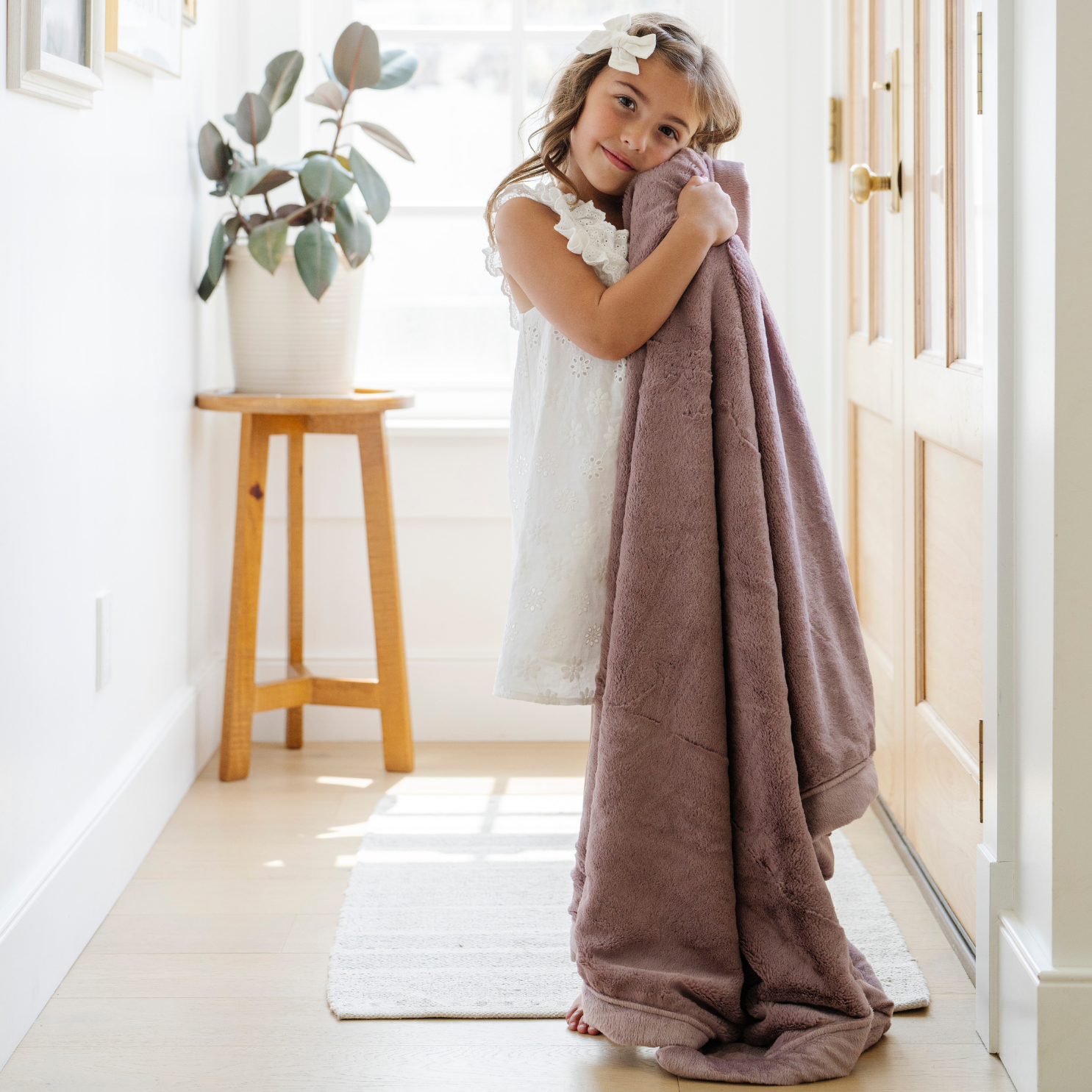 Saranoni Lush Toddler Blanket, plush and cozy for toddlers.
