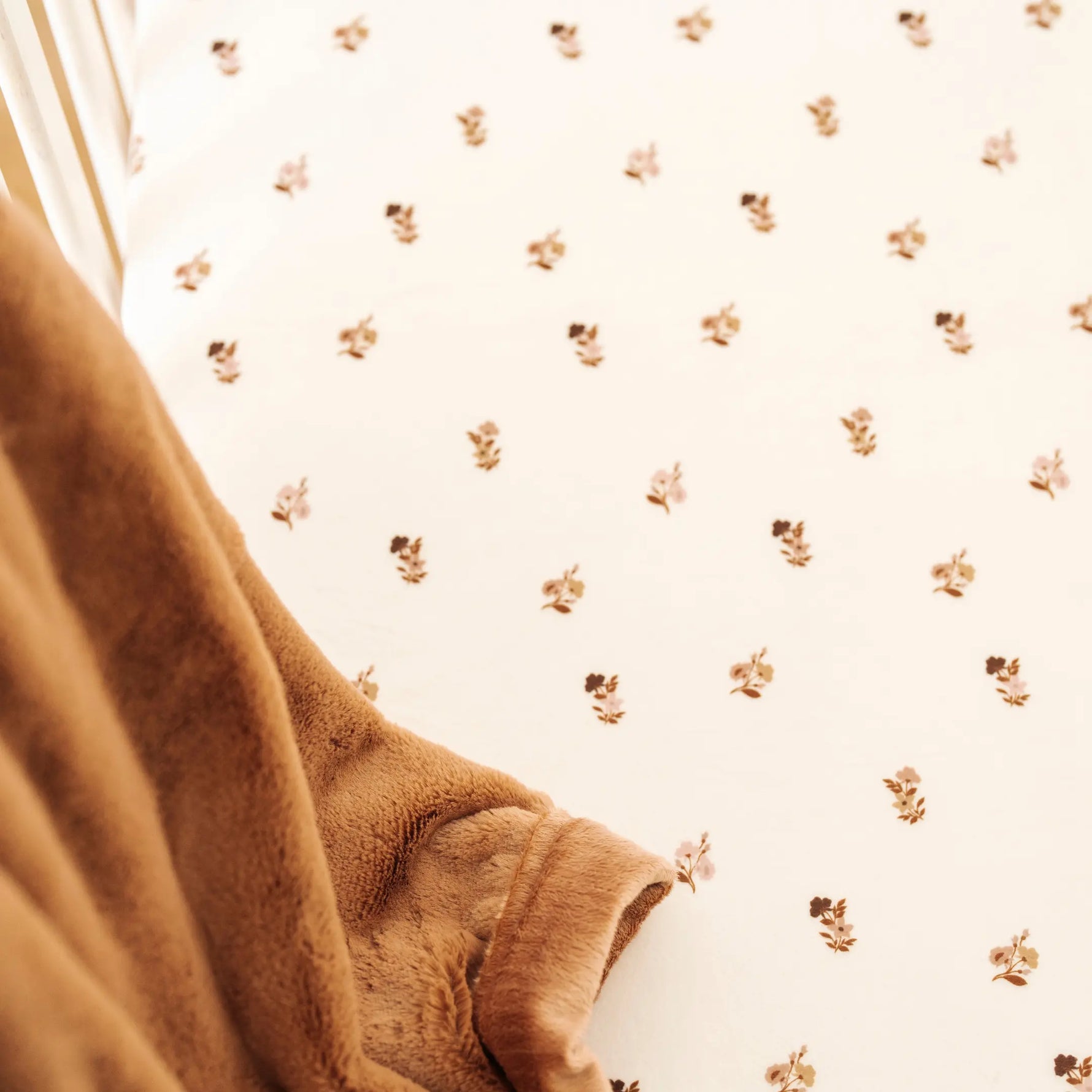 MINKY STRETCH LUXE CRIB SHEETS Saranoni 