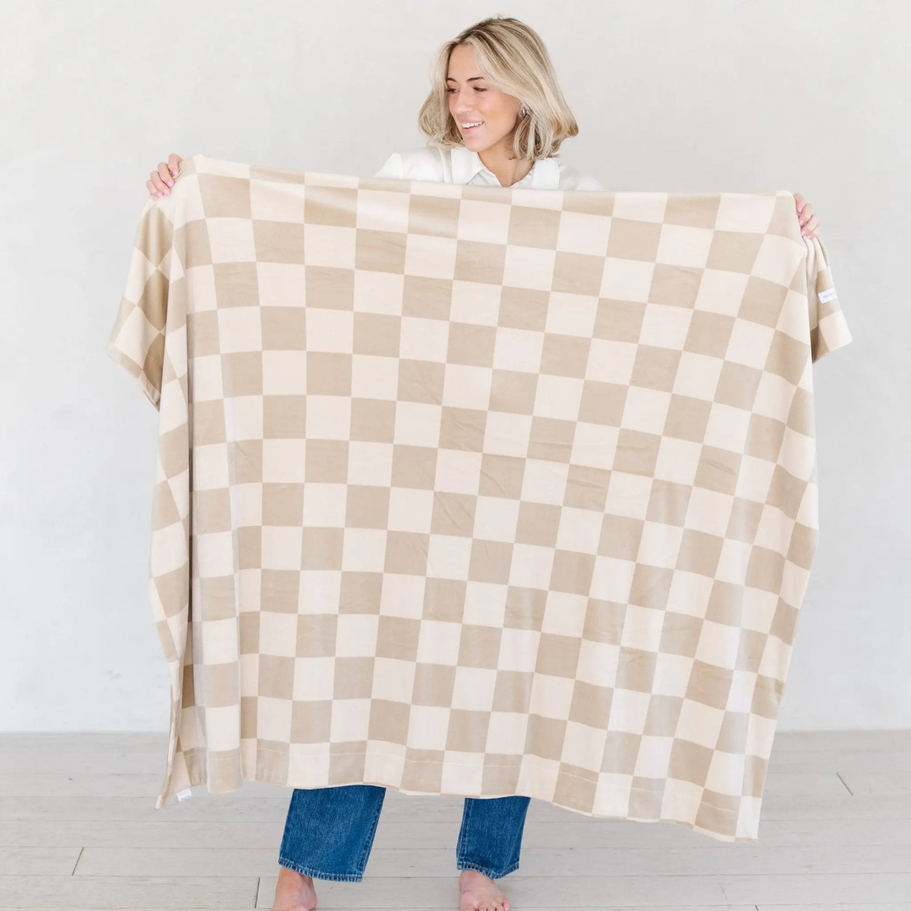 Minky Stretch XL Throw Blanket Saranoni Cozy Swaddle Saranoni Everetts Place Boutique