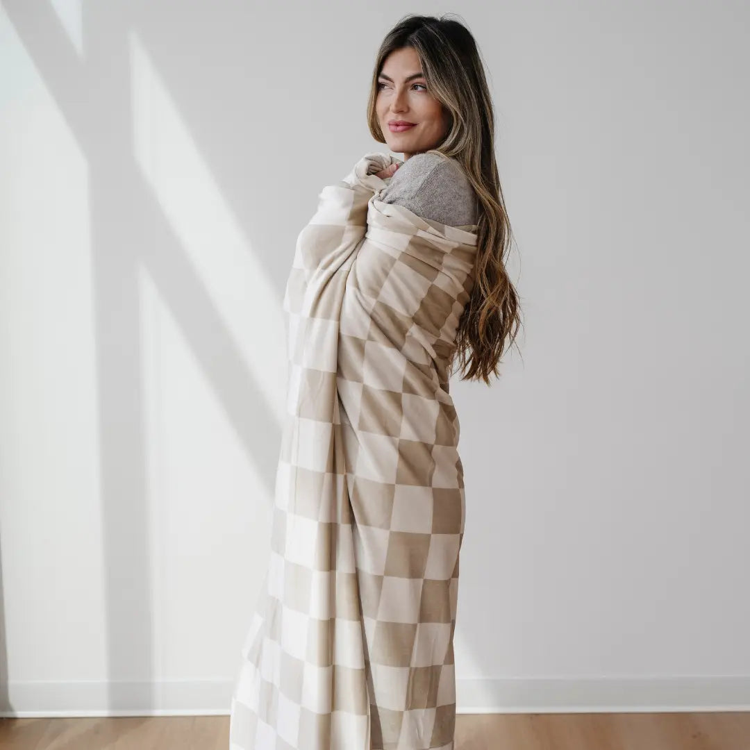 Minky Stretch XL Throw Blanket Saranoni Cozy Swaddle Saranoni Everetts Place Boutique