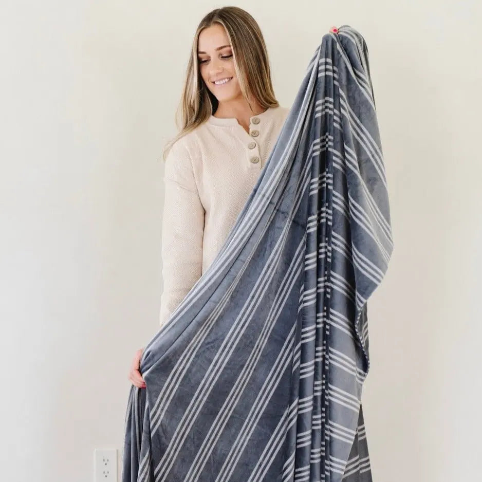 Minky Stretch XL Throw Blanket Saranoni Cozy Swaddle Saranoni Everetts Place Boutique