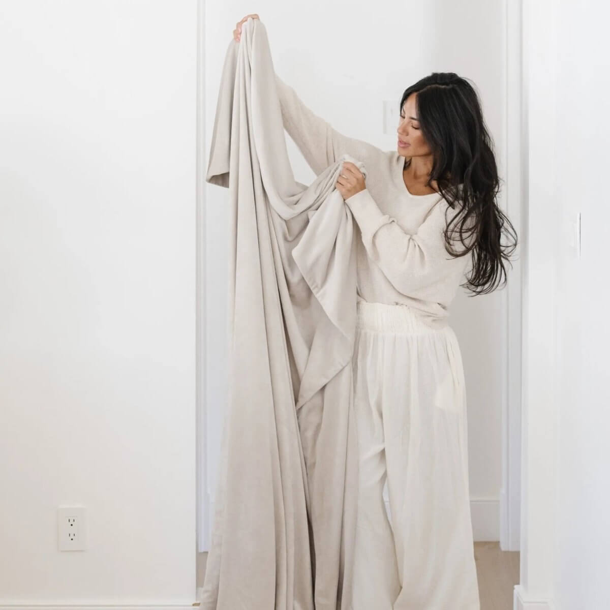 Minky Stretch XL Throw Blanket Saranoni Cozy Swaddle Saranoni Everetts Place Boutique 79.00