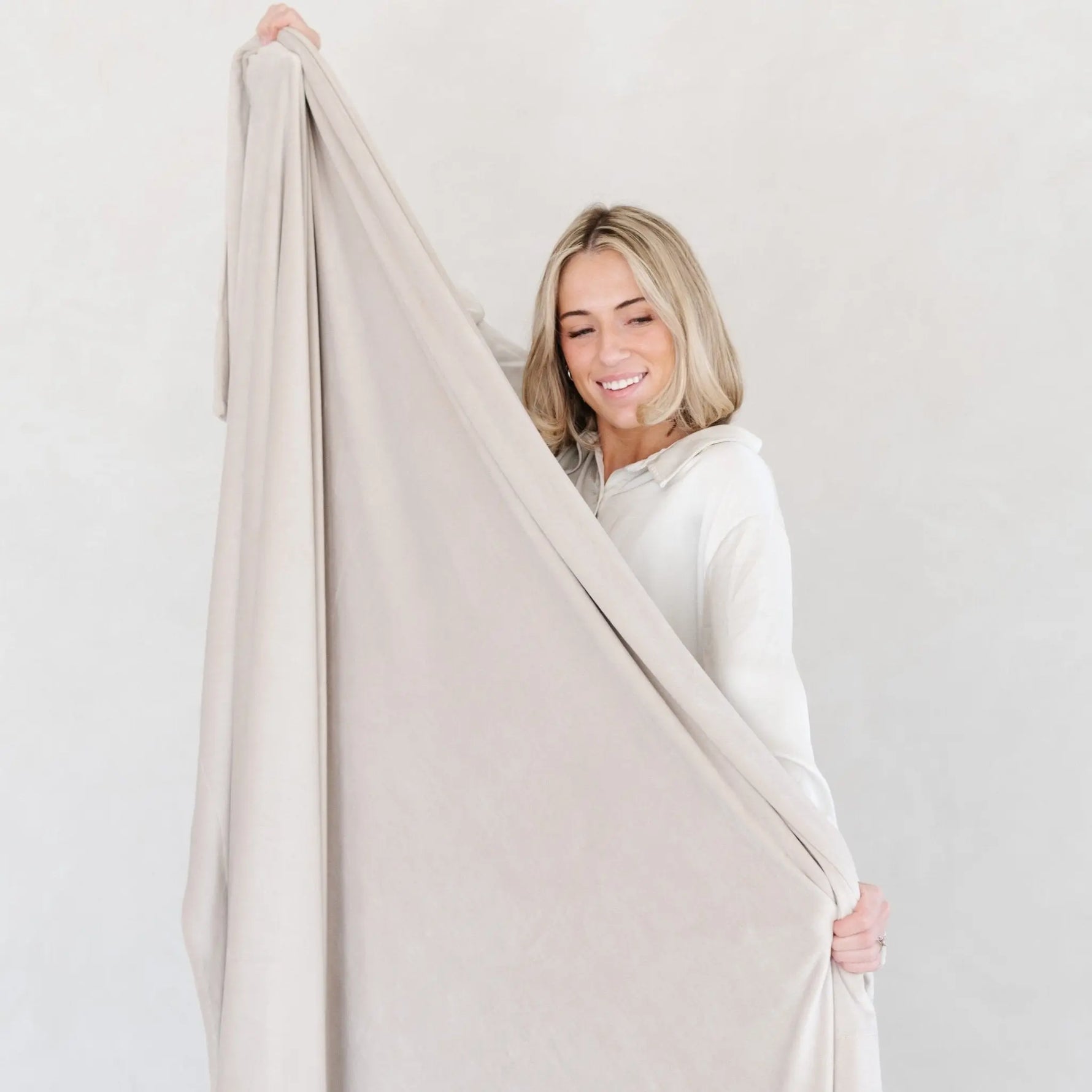 Minky Stretch XL Throw Blanket Saranoni Cozy Swaddle Saranoni Everetts Place Boutique