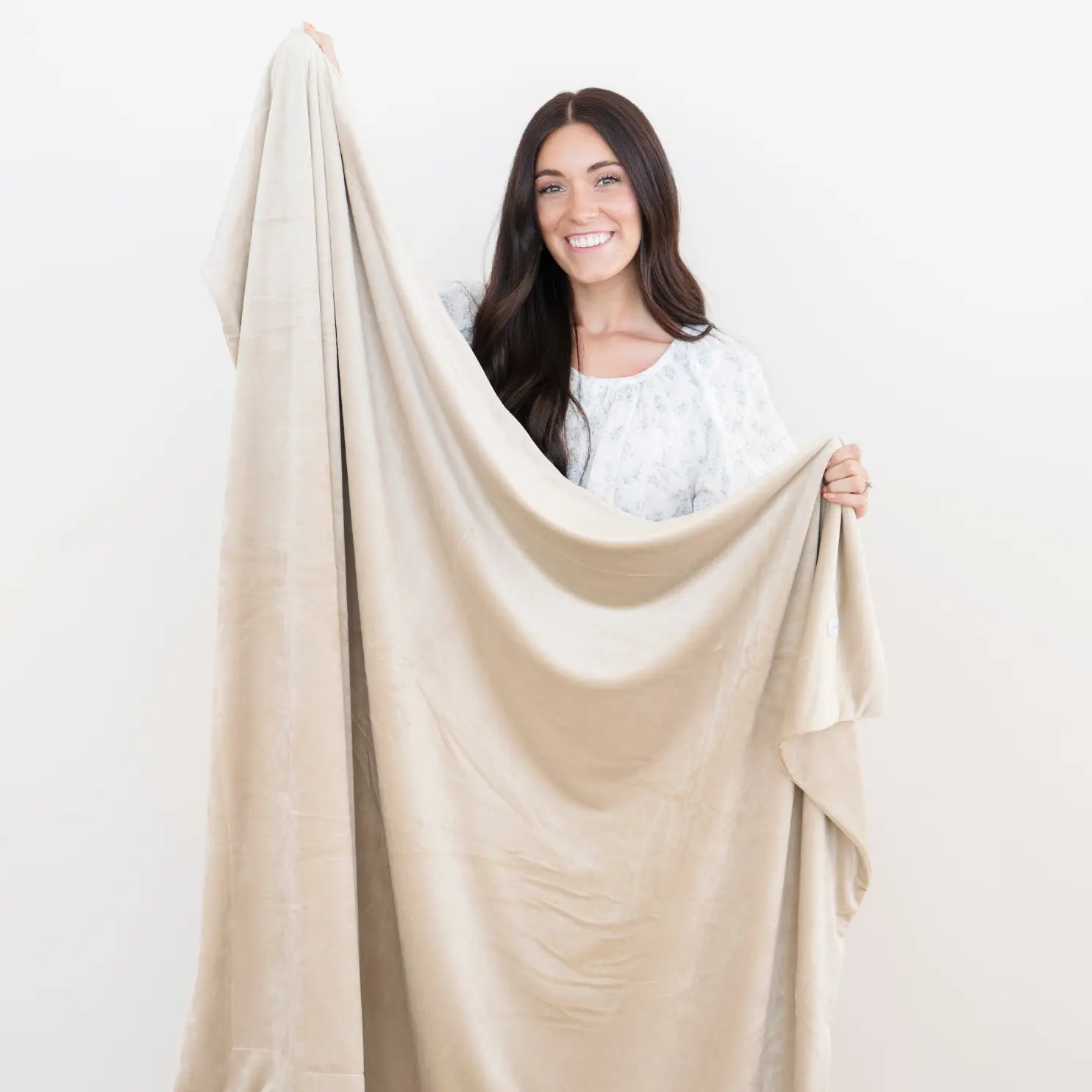 Minky Stretch XL Throw Blanket Saranoni Cozy Swaddle Saranoni Everetts Place Boutique