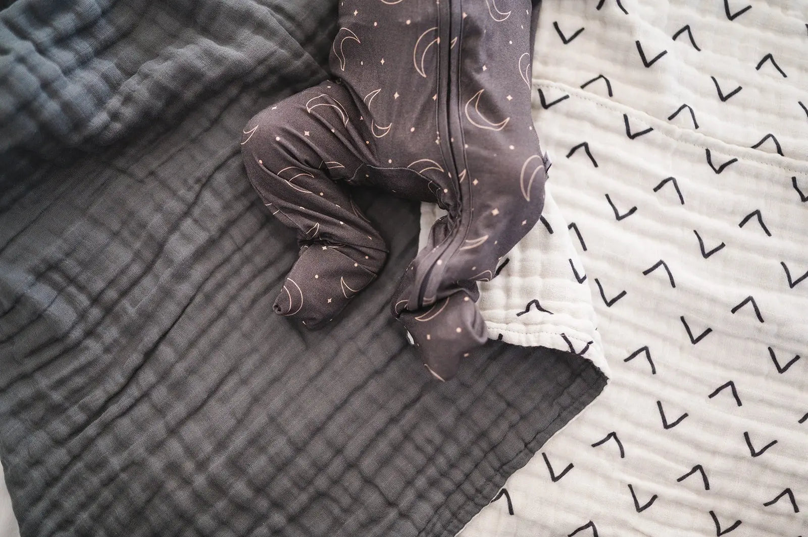 Muslin 6-Layer Blanket Black Arrow Harp Angel Boutique