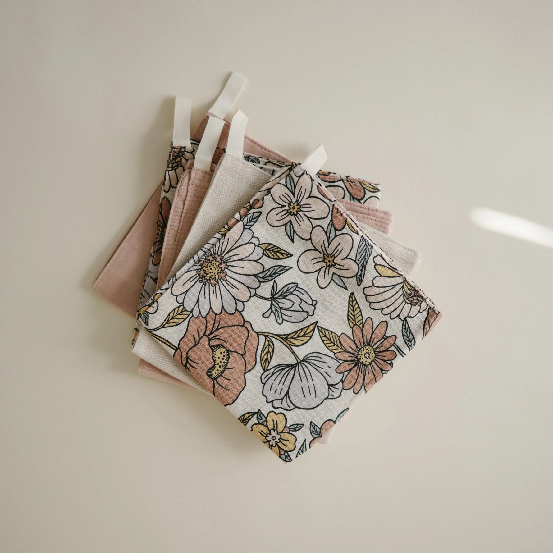 Mushie Muslin Cotton Washcloths Made of 100 Percent Organic Cotton - Home & Garden > Linens & Bedding > Towels > Bath Towels & Washcloths Muslin Cotton Washcloth
