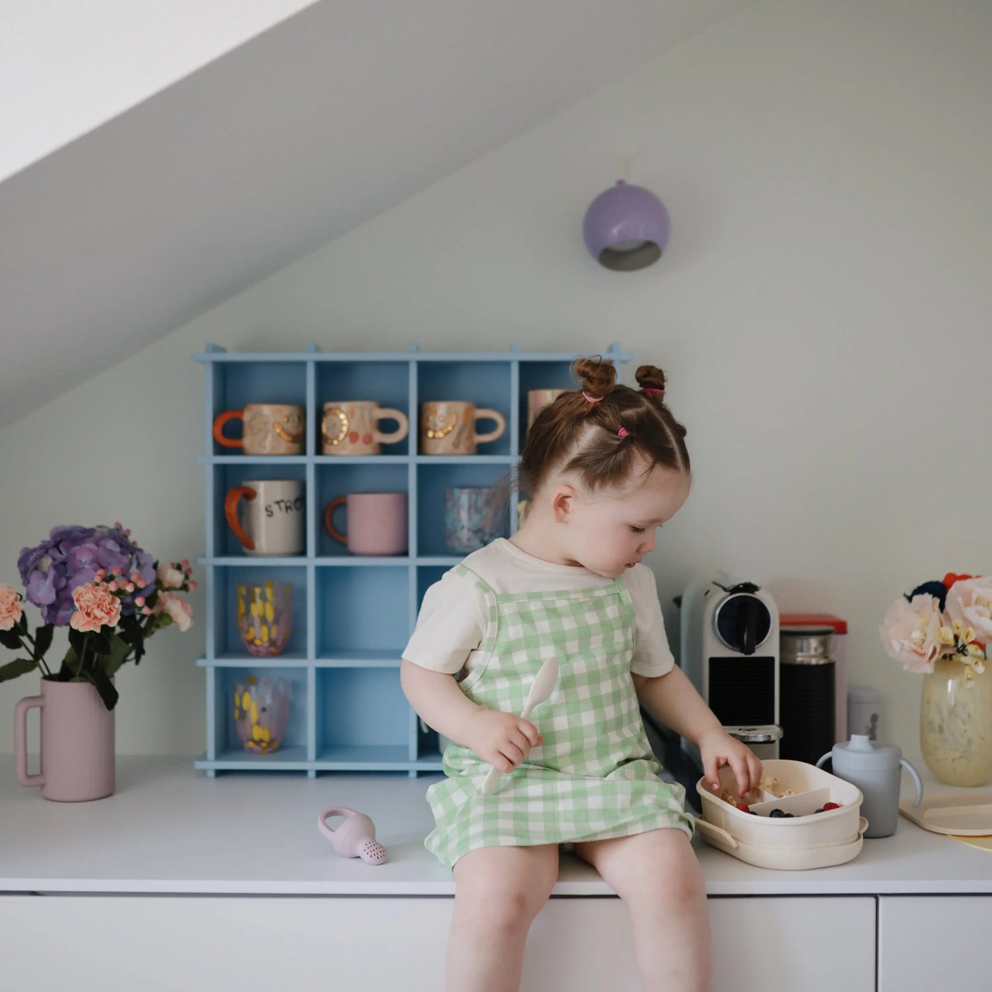Silicone Fresh Food Feeder for Safe Self Feeding and Easy Cleaning Mushie
