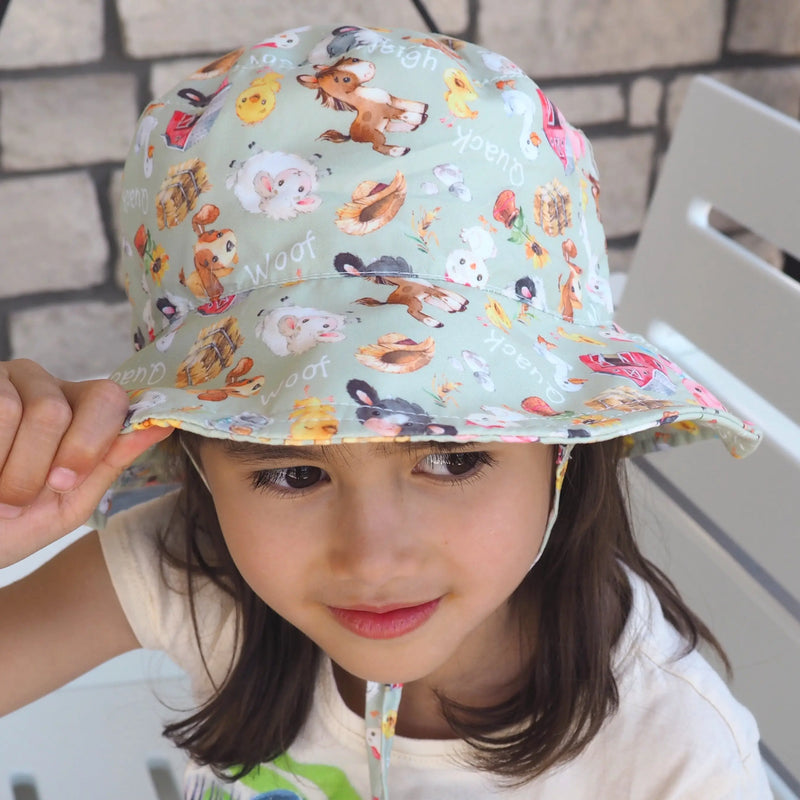 Baby & Kids Sun Hat with farm animals pattern, UV protection, breathable polyester.