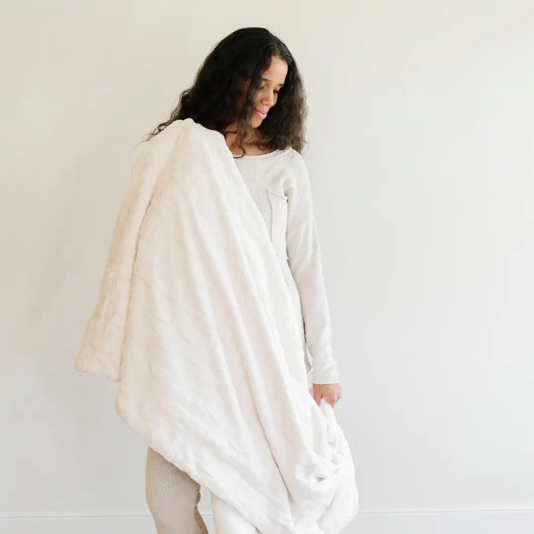 Patterned Faux Fur Throw Blanket Saranoni Luxuriously Soft Saranoni Everetts Place Boutique