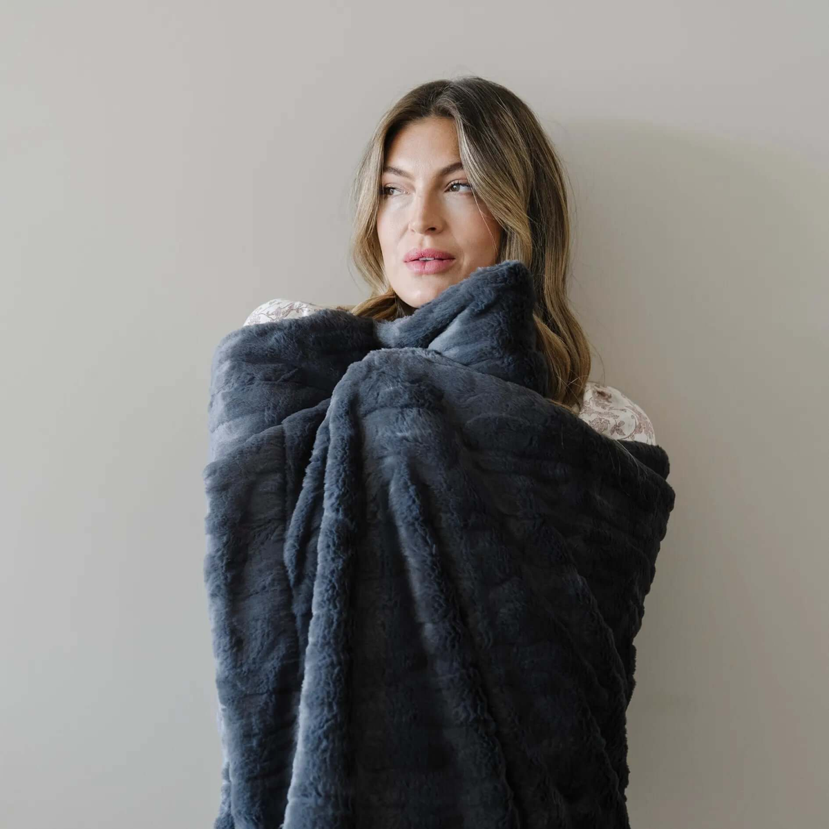 Patterned Faux Fur Throw Blanket Saranoni Luxuriously Soft - Everetts Place Boutique - 
