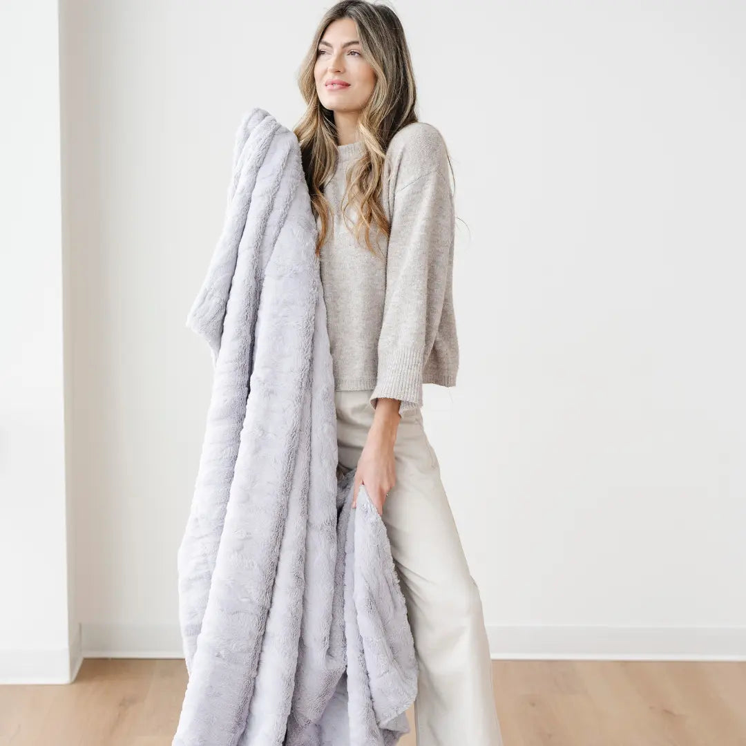 Patterned Faux Fur Throw Blanket Saranoni Luxuriously Soft Saranoni Everetts Place Boutique